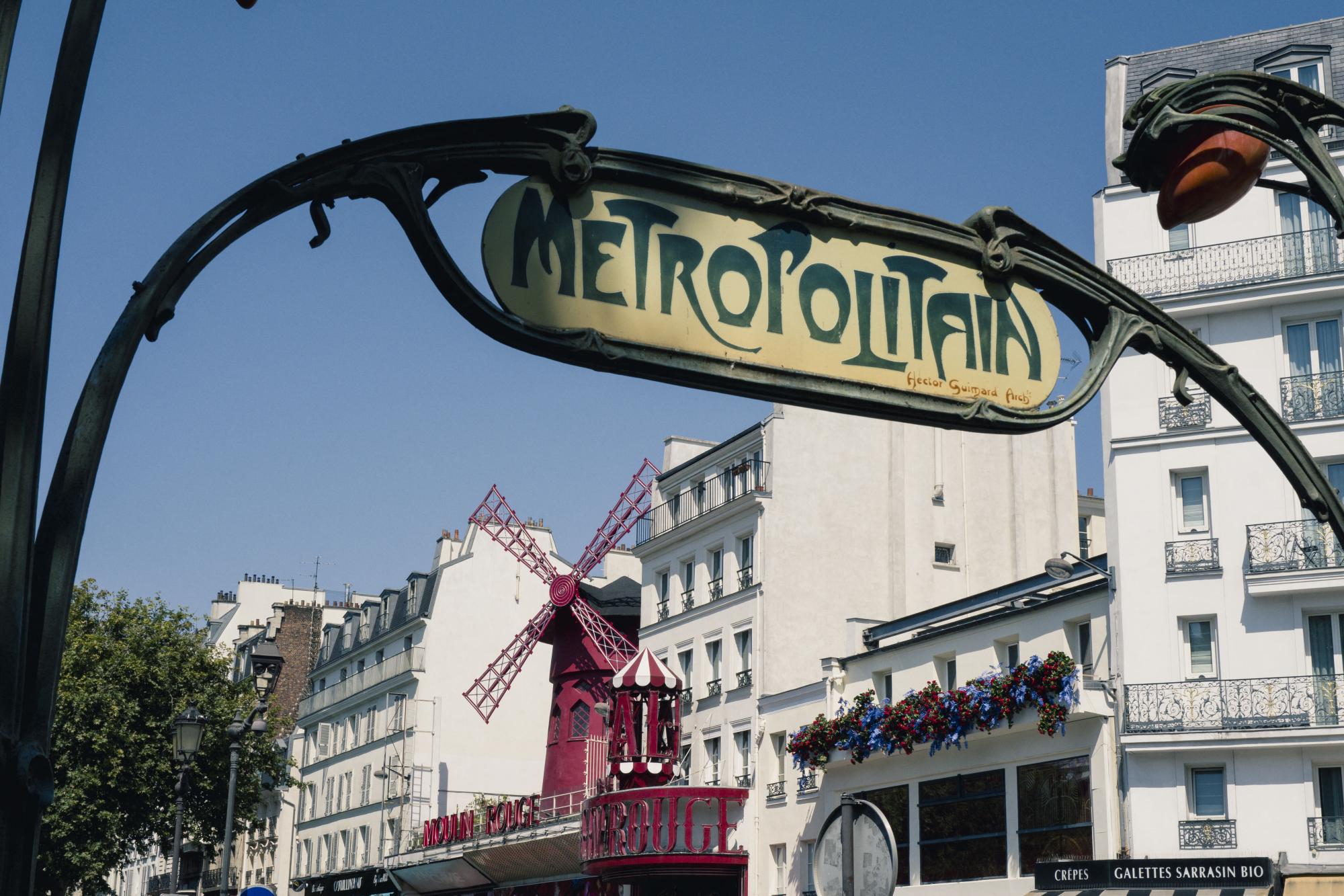 La station de métro rue du Bac rebaptisée rue du Bac2Back après la victoire du PSG en Ligue des champions