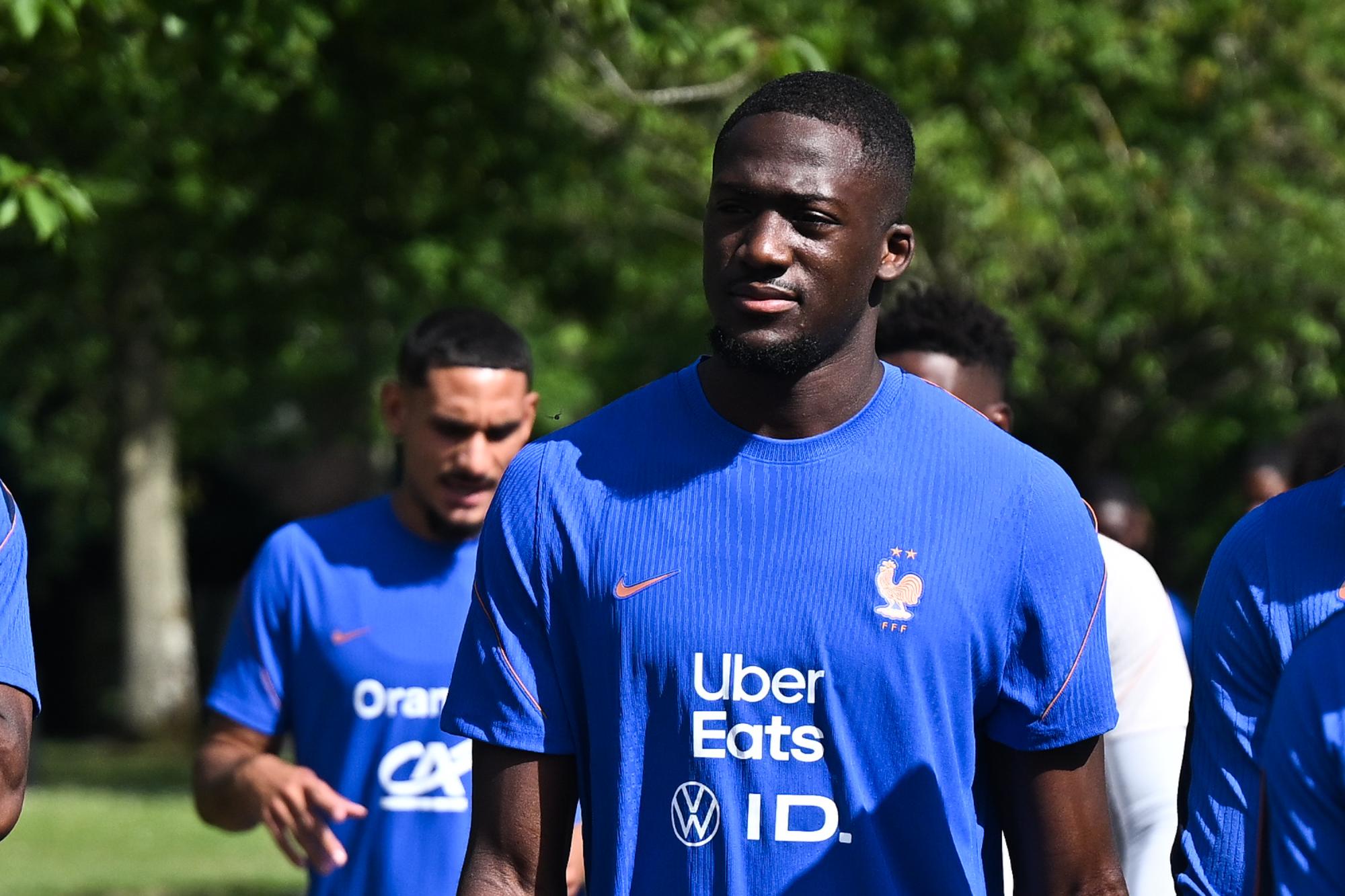 Le défenseur de l'équipe de France Ibrahima Konaté se livre sur le décès de son père et l'importance d'être entouré