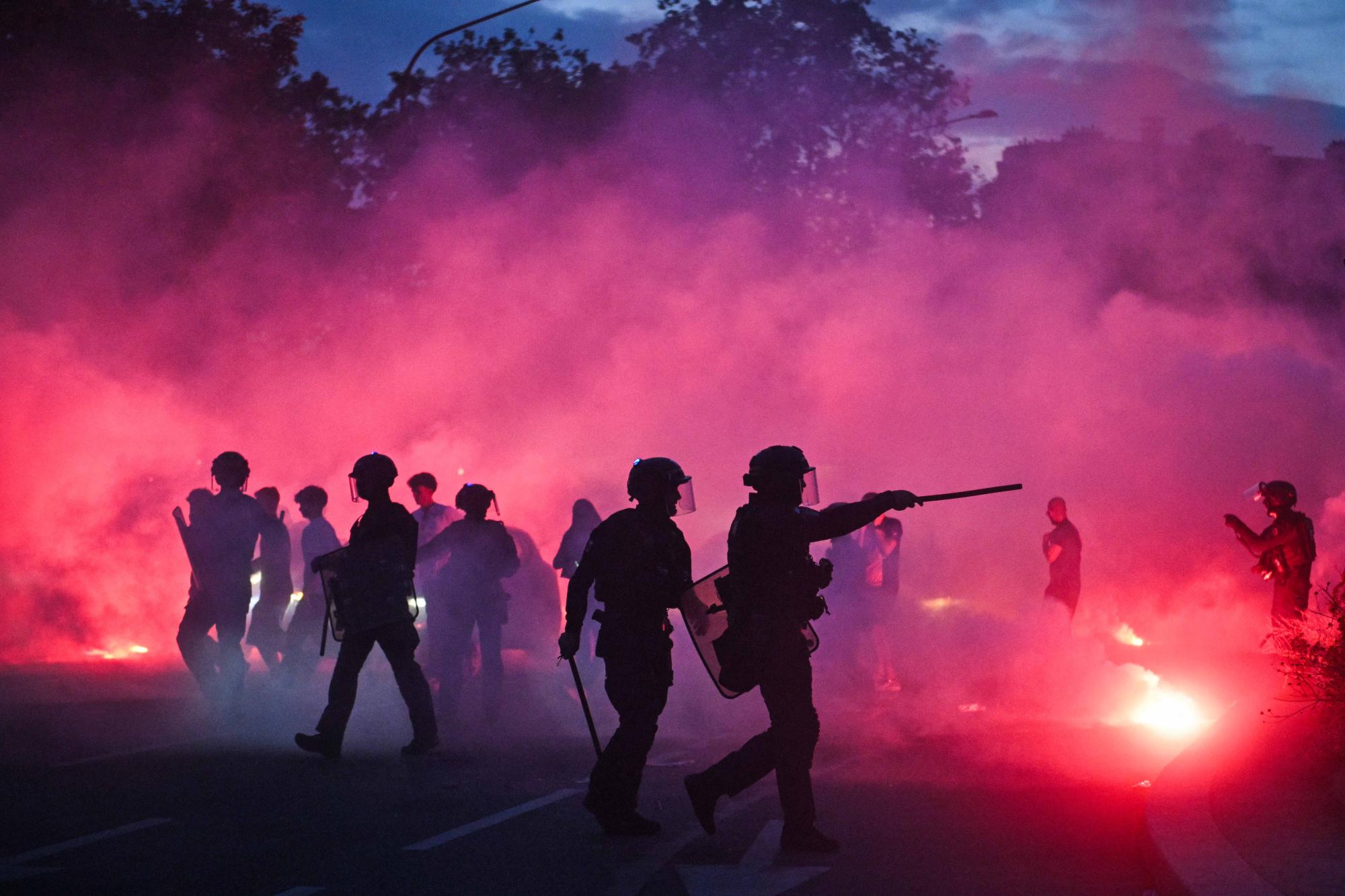 Violences lors des célébrations du titre européen du PSG : un policier hors service condamné et incarcéré