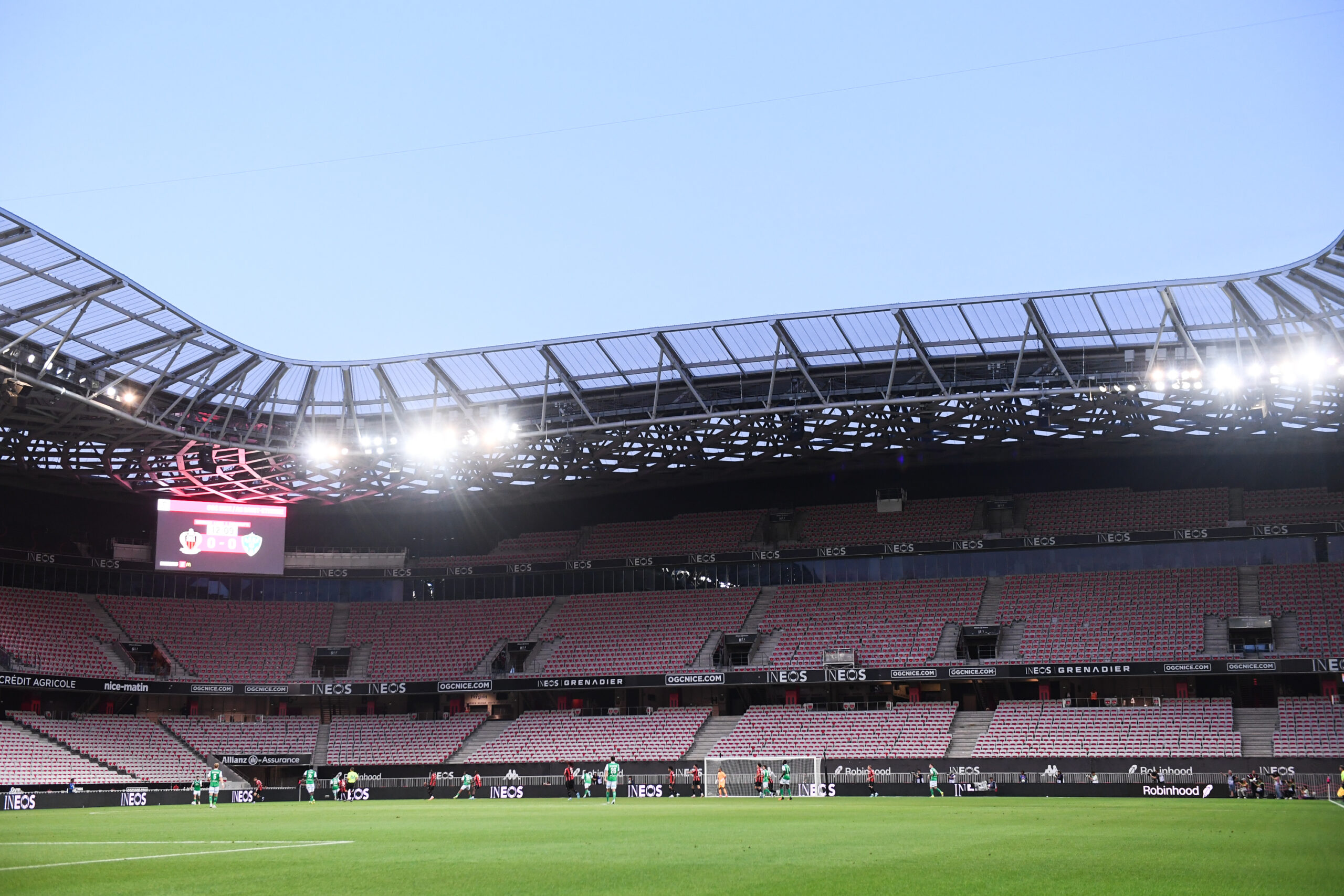 Nice remporte le classement des pelouses de Ligue 1, le PSG hors du podium