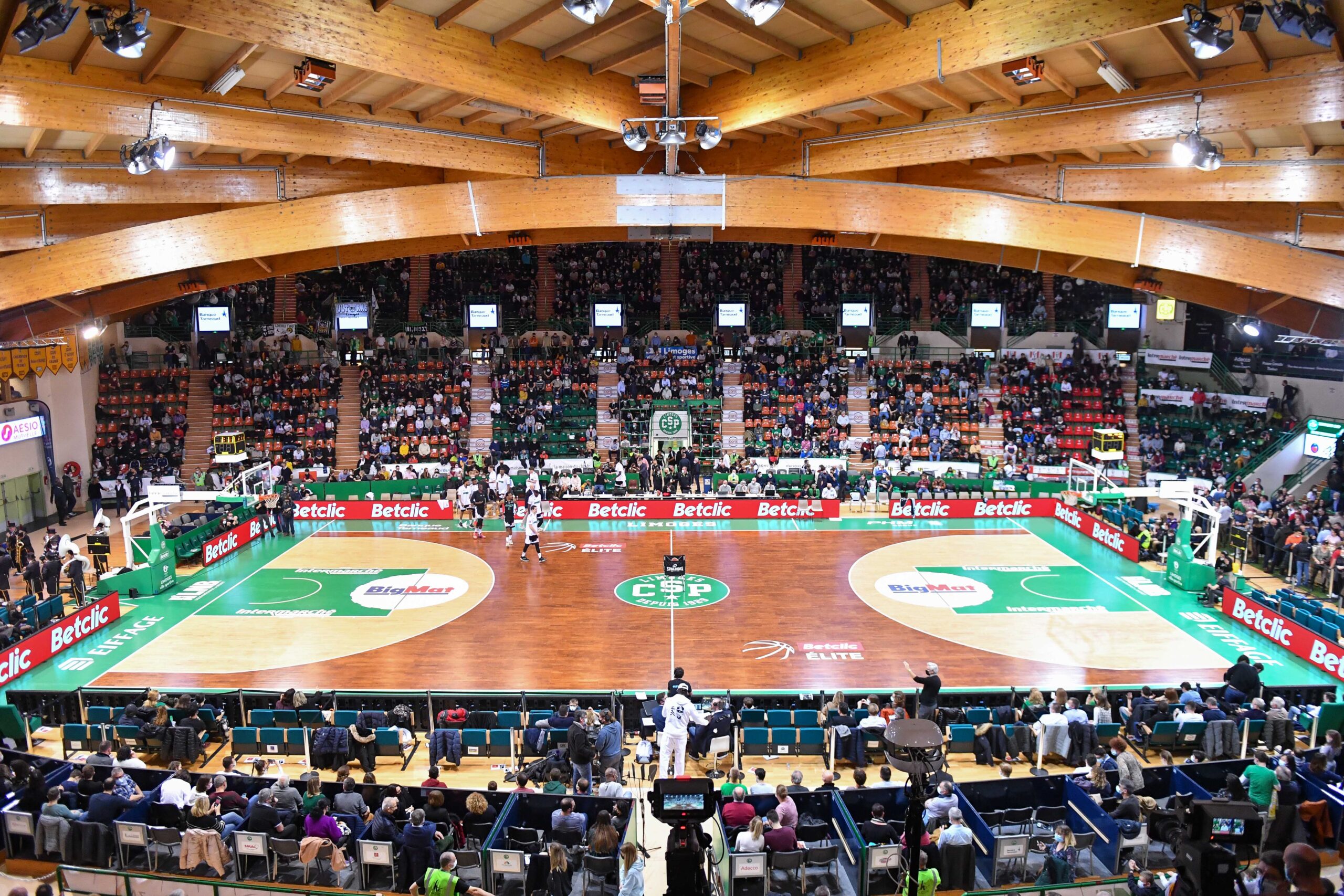 Le club de basket du Limoges CSP dépose le slogan de l'OM « à jamais les premiers »