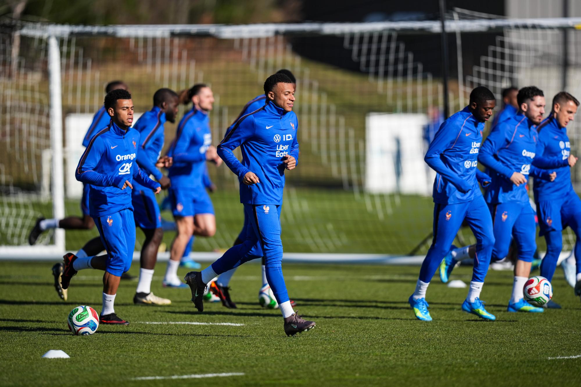 France-Irlande du Nord : la composition des Bleus, avec William Saliba et un trio d'attaque