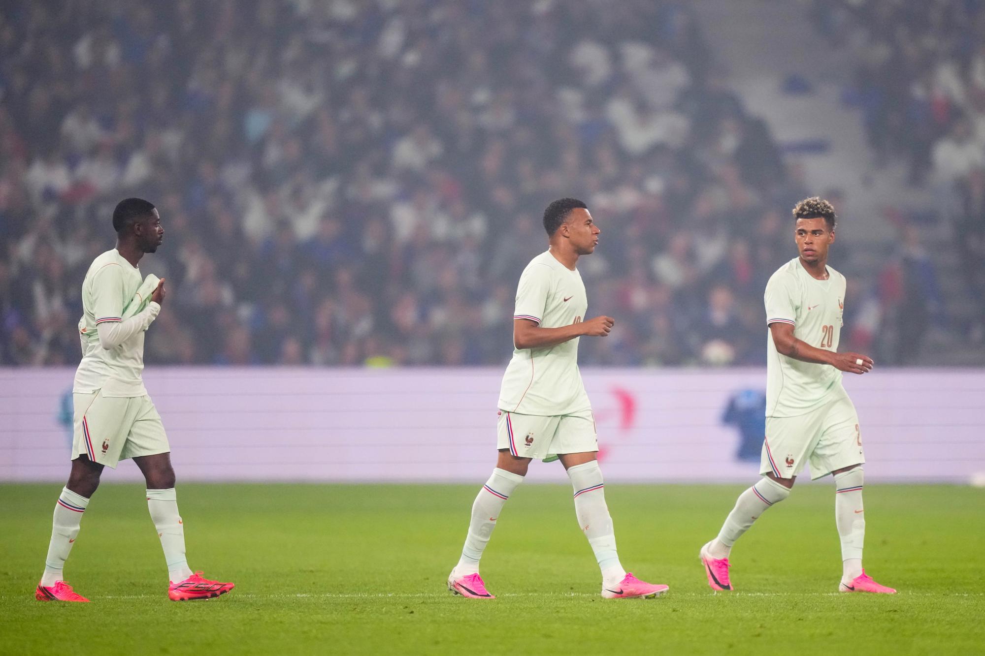 Sondage : S'il fallait en sortir un du XI de l'équipe de France, qui de Kylian Mbappé ou Ousmane Dembélé sacrifieriez-vous ?