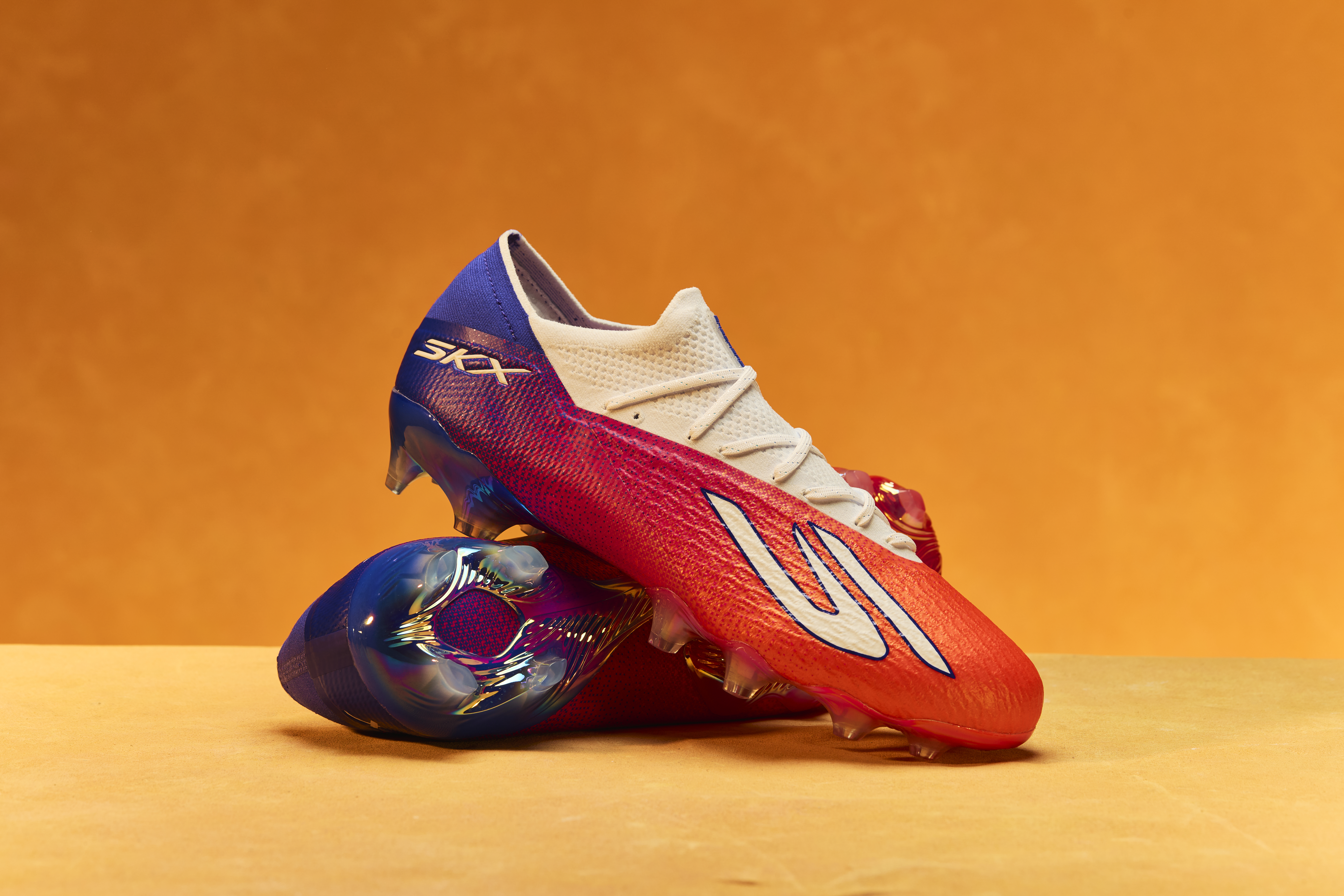 Skechers lance la Razor 2 et le Sunset Pack : une nouvelle génération de chaussures de football ultralégères