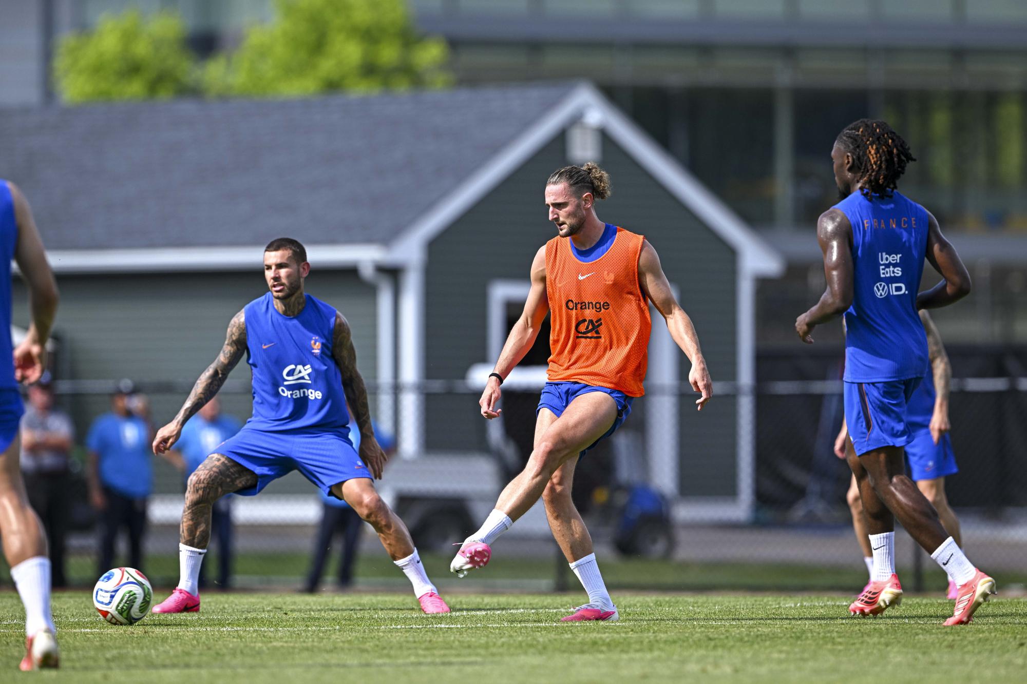 Coupe du monde 2026 : Adrien Rabiot prône le football total avant le match de l'équipe de France face au Sénégal