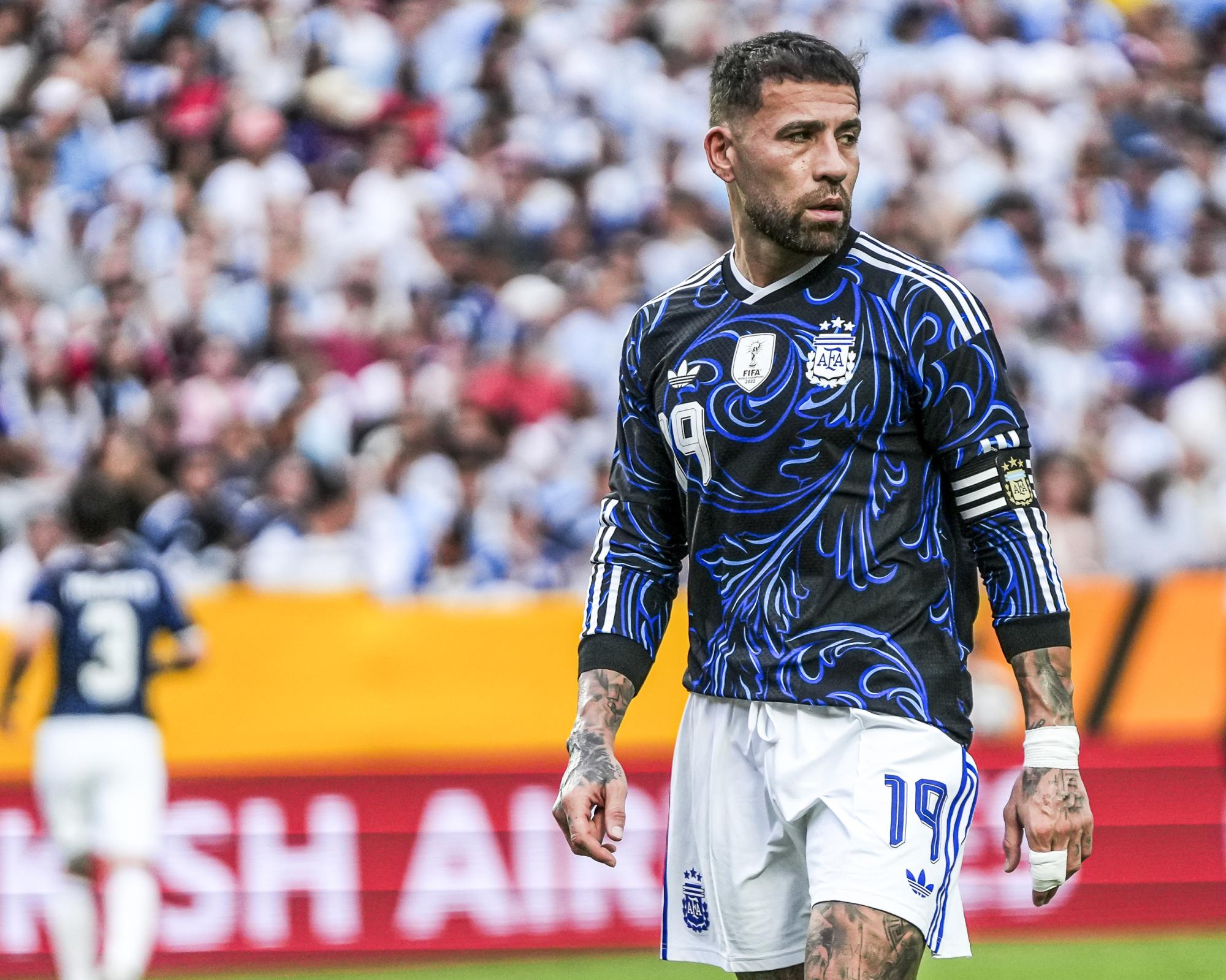 Mondial 2026 - Argentine : Nicolás Otamendi cire les pompes de Lionel Messi