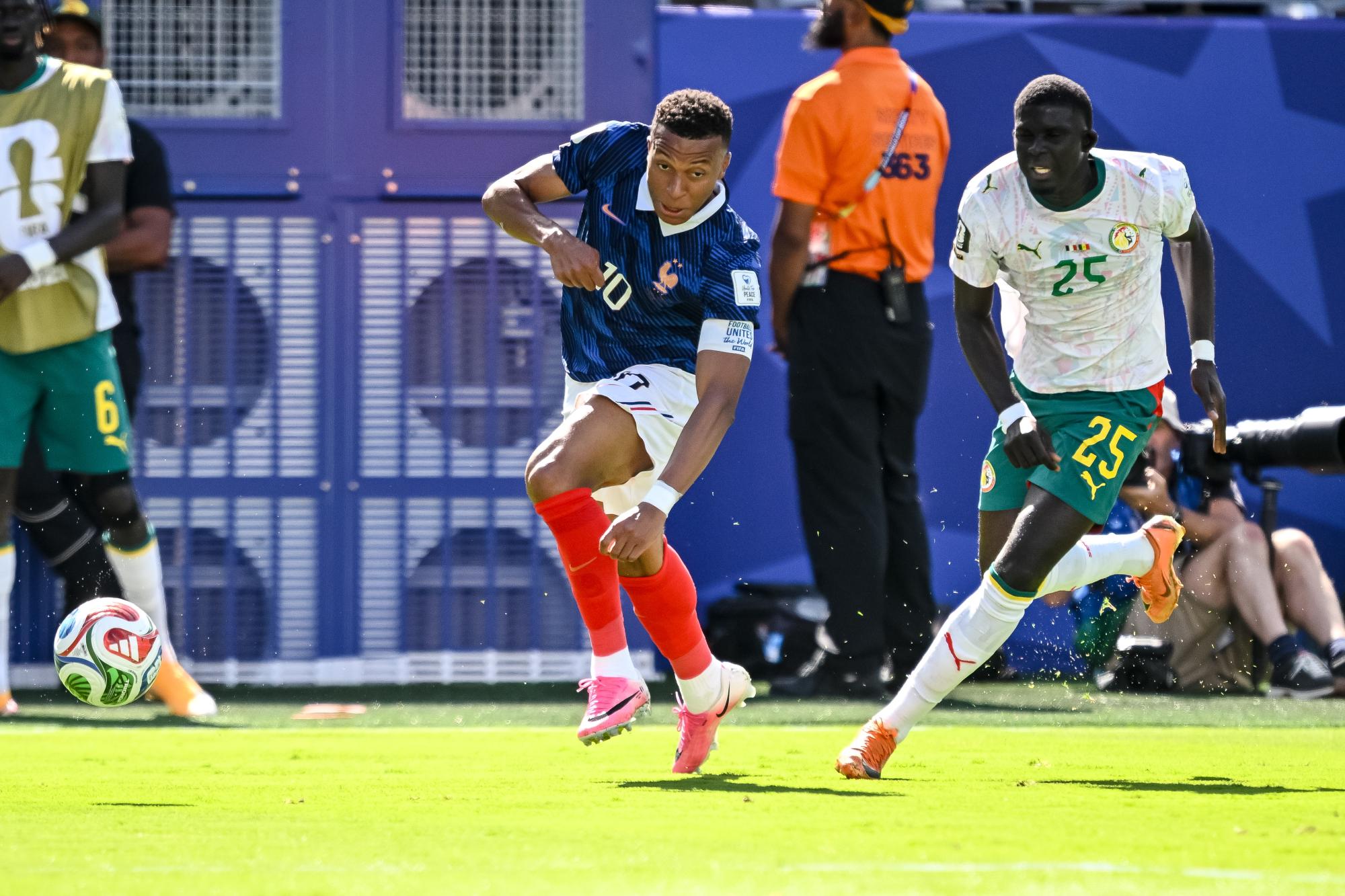 La situation litigieuse dans la surface sur Kylian Mbappé face au Sénégal qui aurait pu donner un penalty aux Bleus