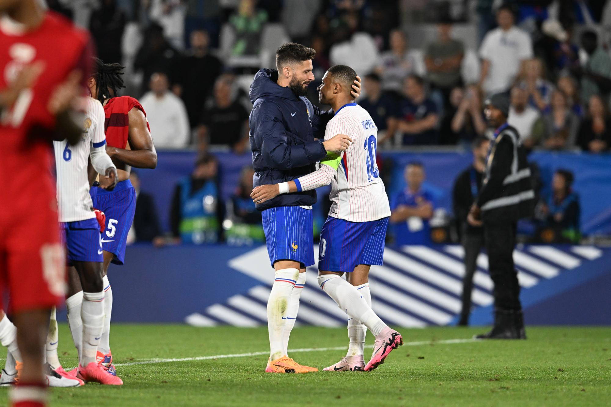 Désormais deuxième buteur de l'histoire des Bleus, Olivier Giroud a déjà changé sa bio Instagram