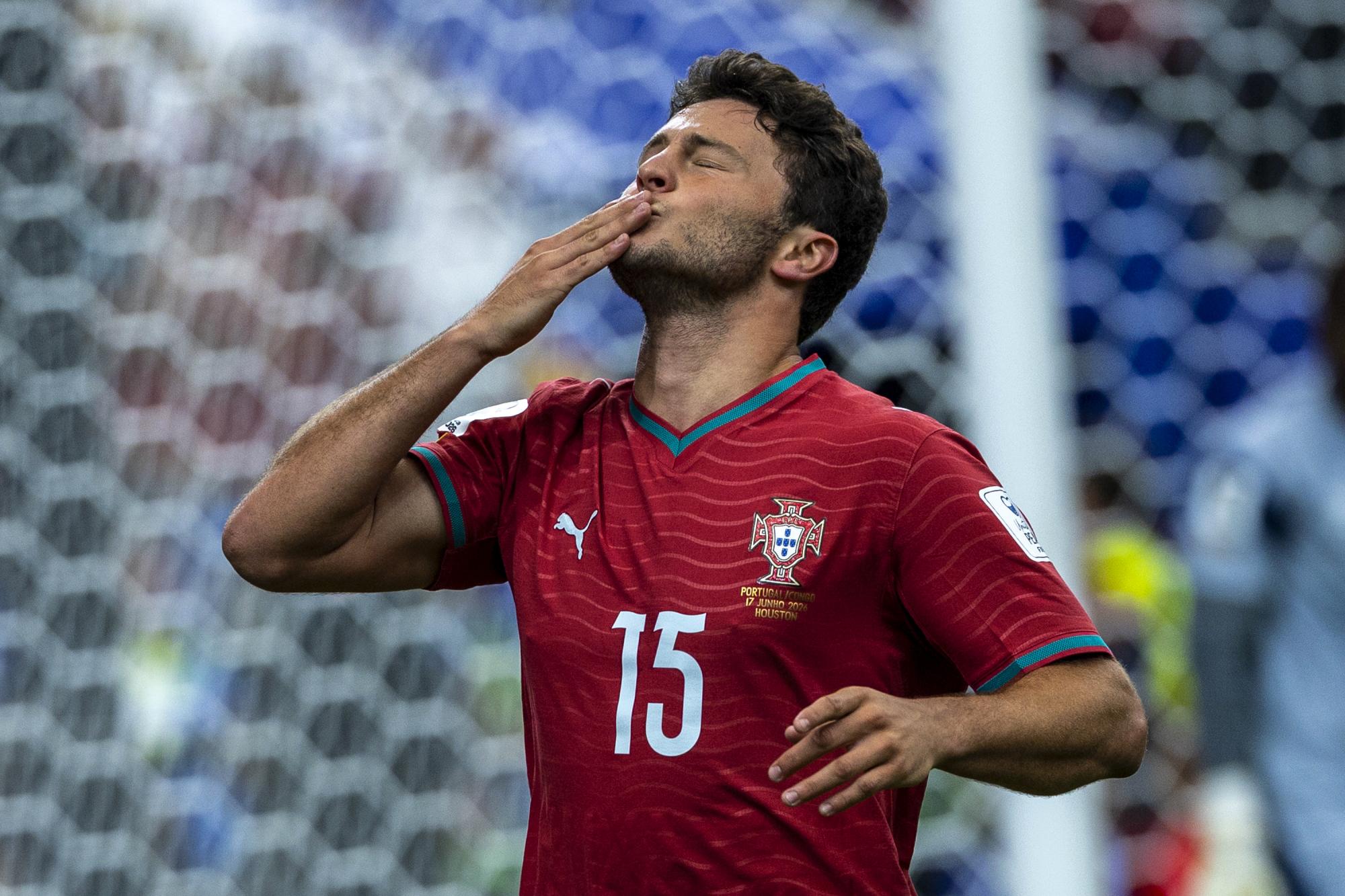 Mondial 2026 - Buteur avec le Portugal lors du nul face à la République démocratique du Congo, João Neves adore marquer de la tête