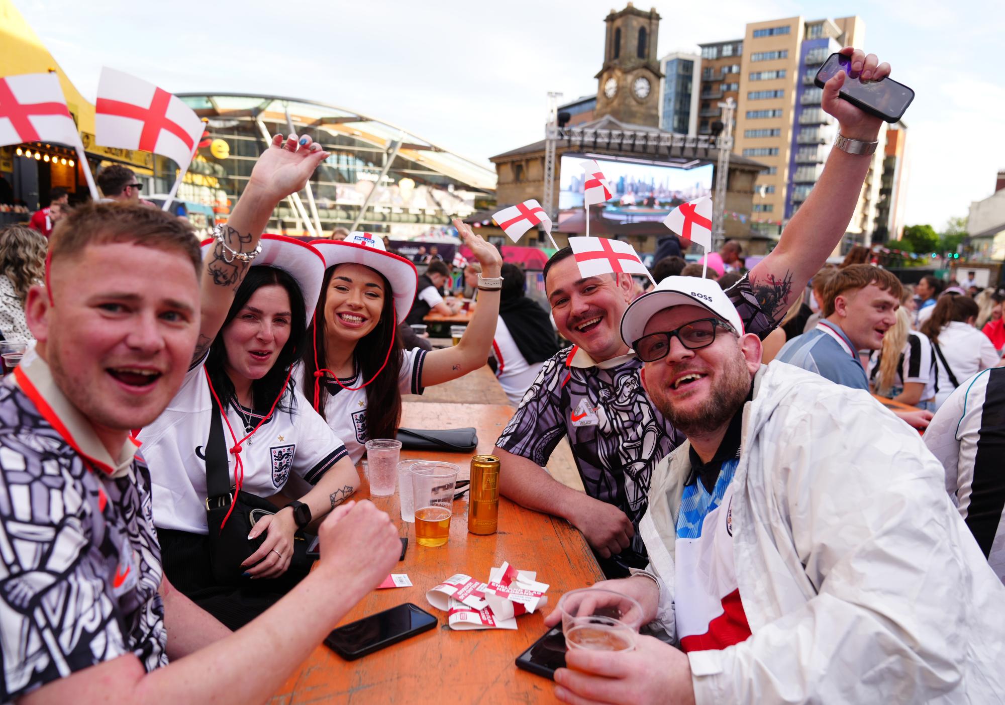 Coupe du monde 2026 : Un patron de bar «/extrêmement reconnaissant/» après avoir vu les fans anglais dézinguer son pub