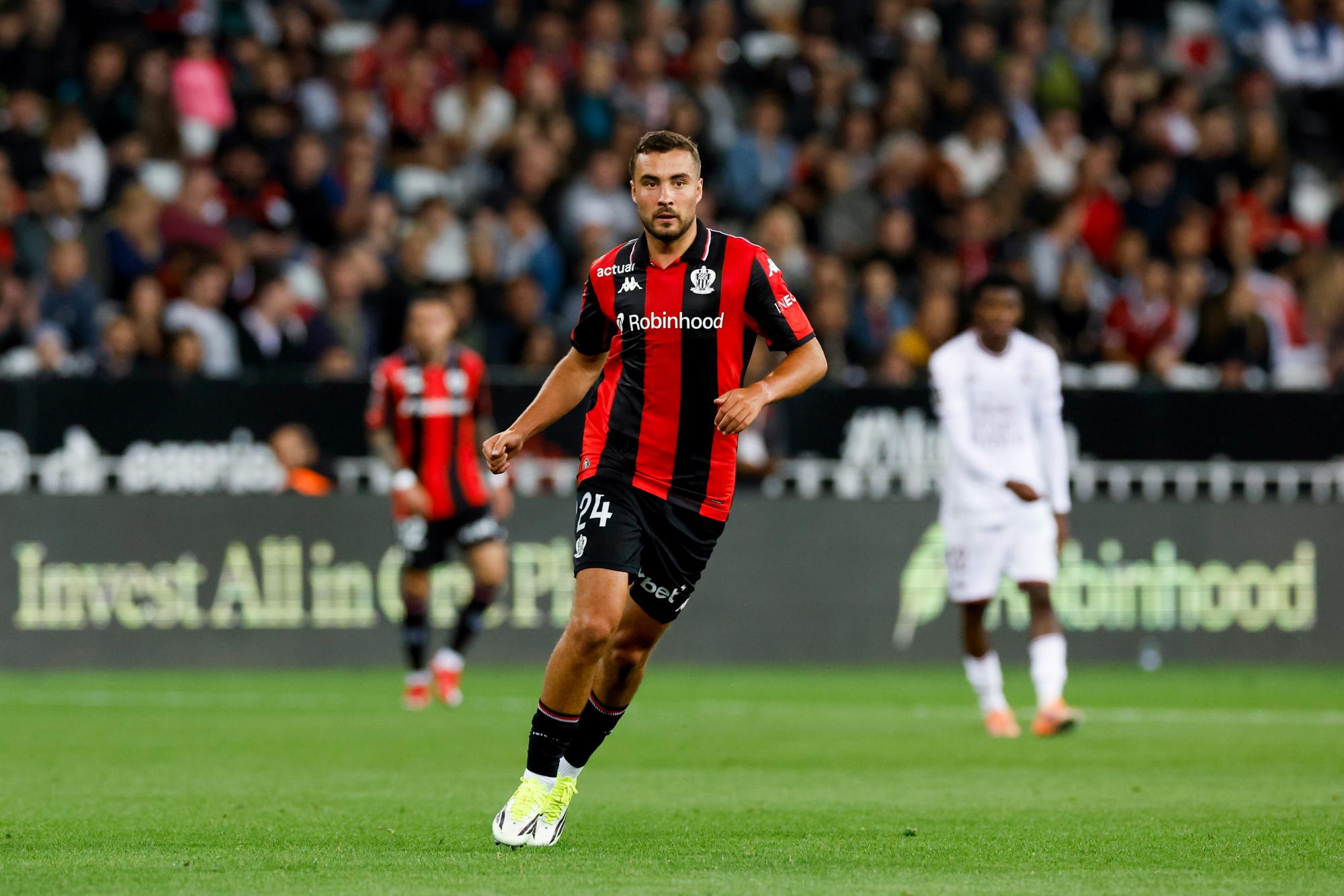Eredivisie : Charles Vanhoutte quitte l'OGC Nice pour rejoindre Feyenoord pour un montant de six millions d'euros