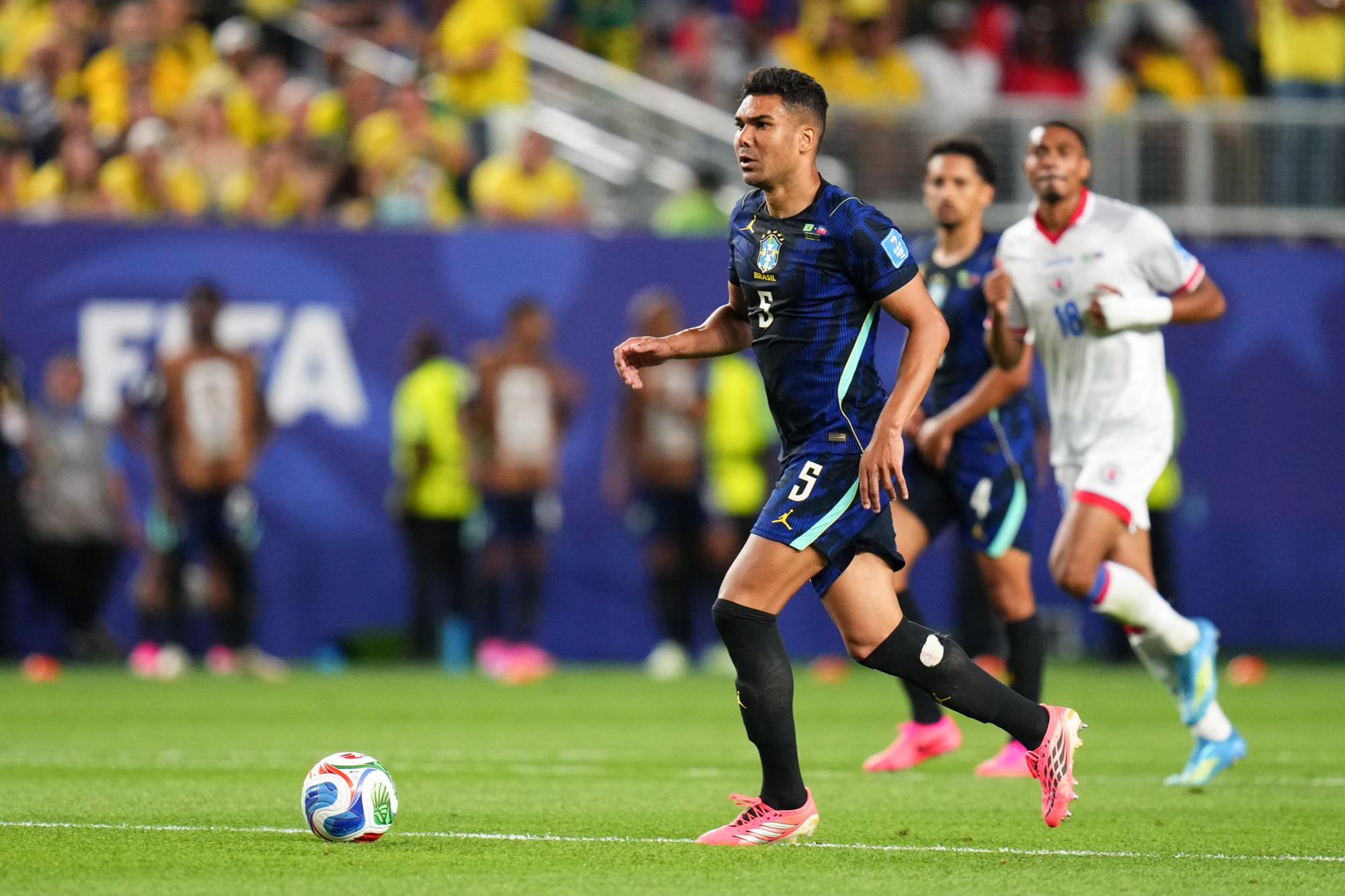 Le milieu du Brésil Casemiro devrait signer à l'Inter Miami pour jouer avec Lionel Messi