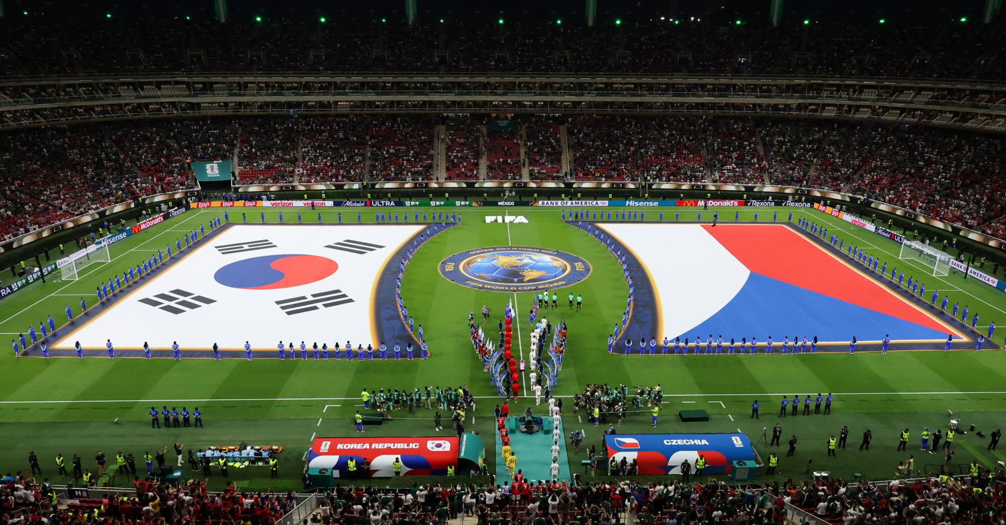 Coupe du monde 2026 : Un bénévole se fait avaler par le drapeau de la Tchéquie