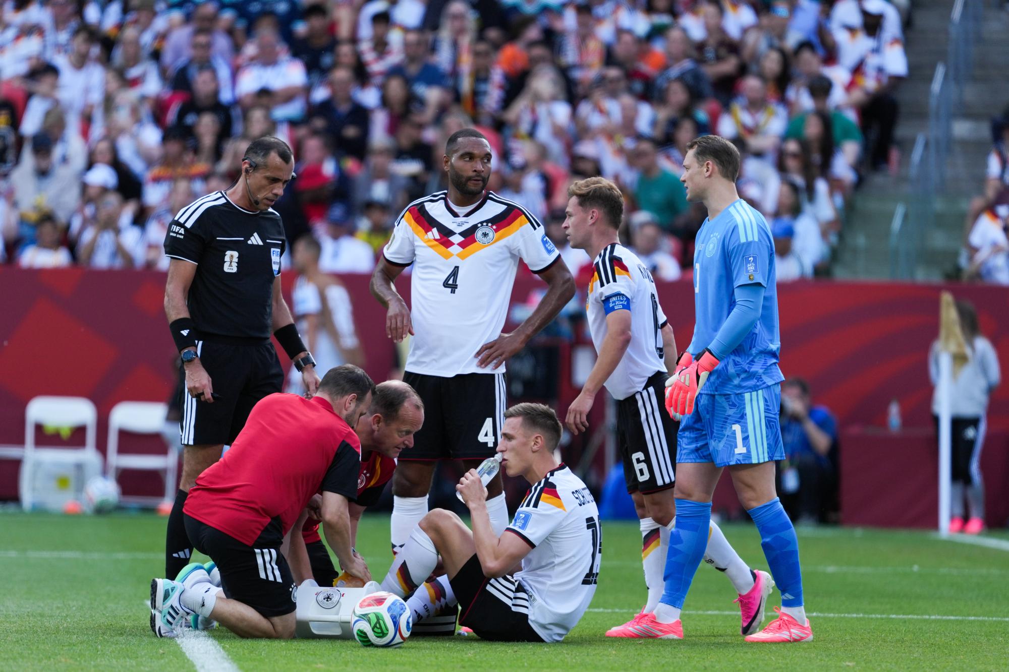 Mondial 2026 - L'Allemagne s'inquiète suite à la blessure de son défenseur Nico Schlotterbeck, qui pourrait être forfait pour la suite de la Coupe du monde