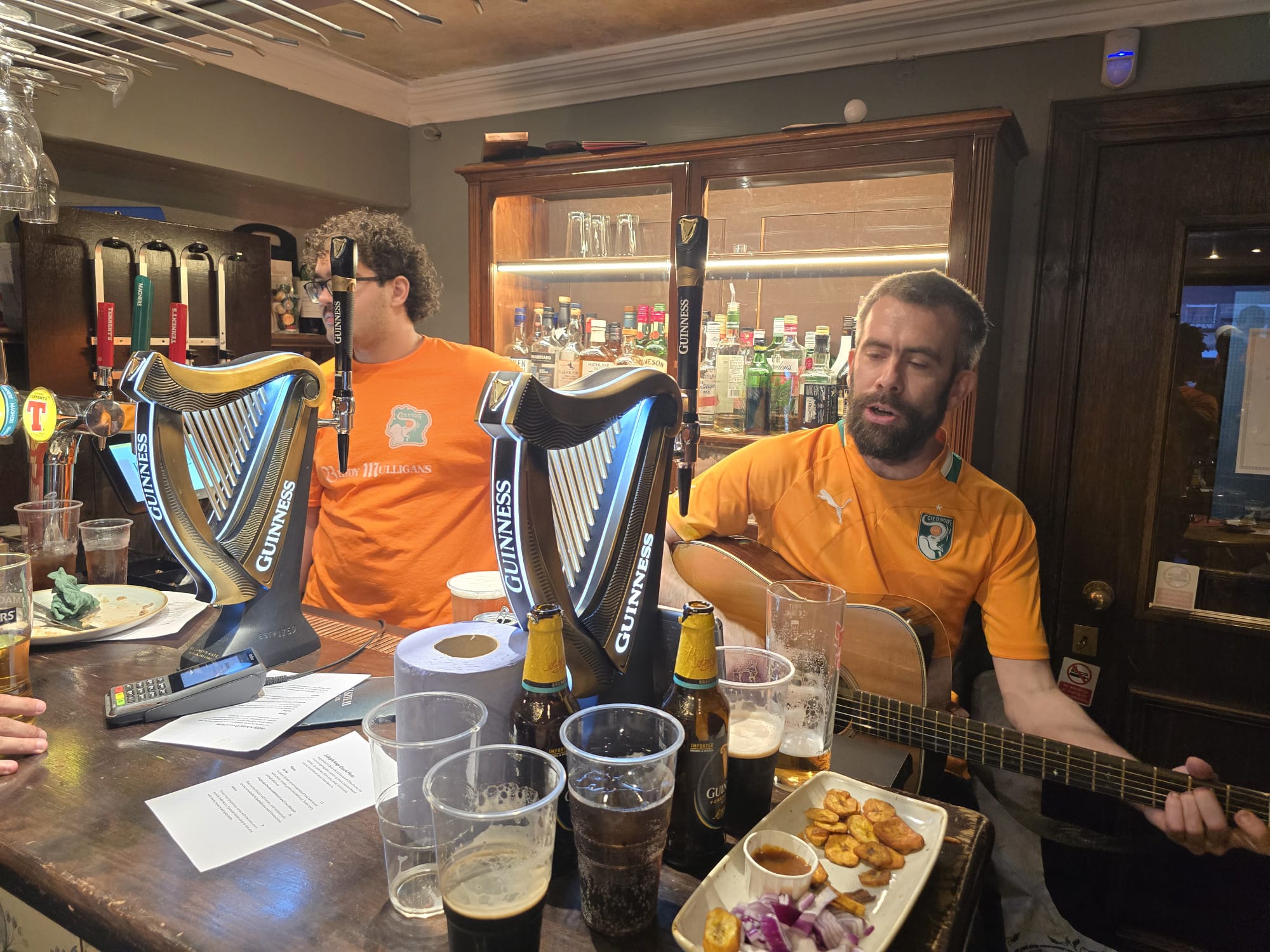 Coupe du monde 2026 : En immersion dans le pub irlandais transformé en fan zone de la Côte d'Ivoire pour le match contre l'Allemagne