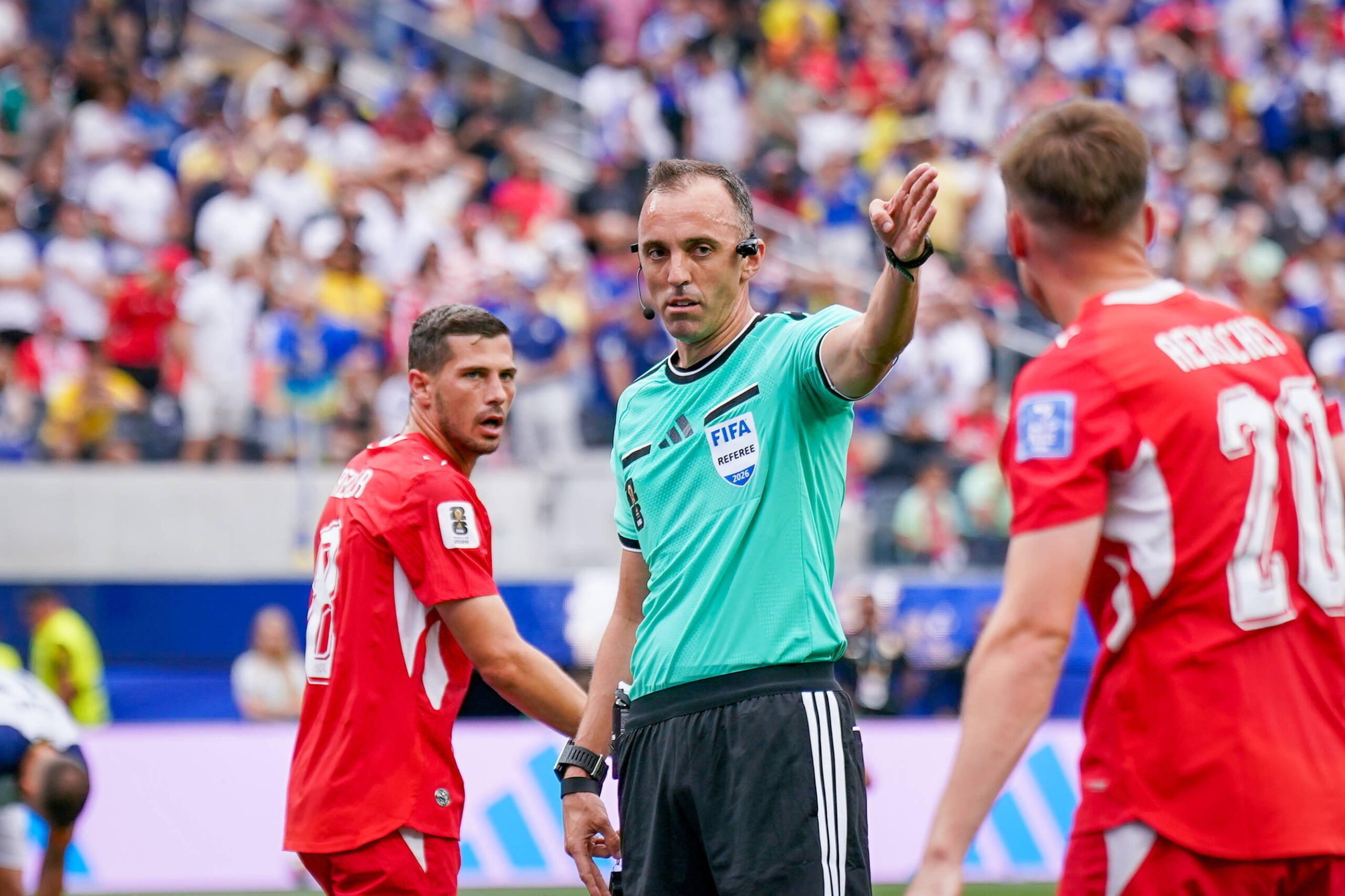 Un arbitrage qui renoue avec le foot à la Coupe du monde : jouez, messieurs !