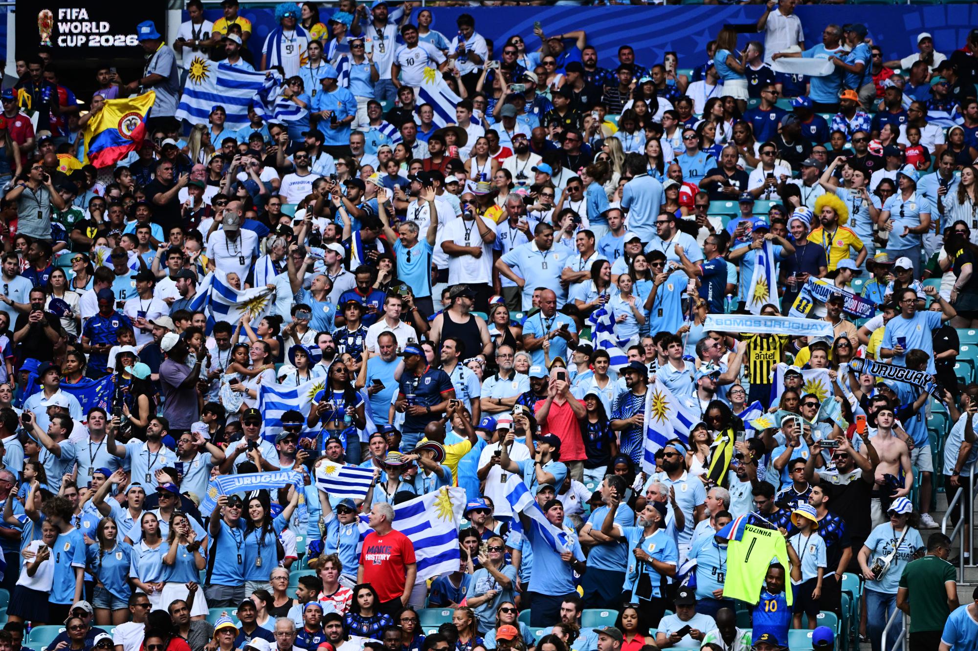 Coupe du monde 2026 : Une supportrice de l'Uruguay demande son compagnon un mariage et provoque l'égalisation du Cap Vert