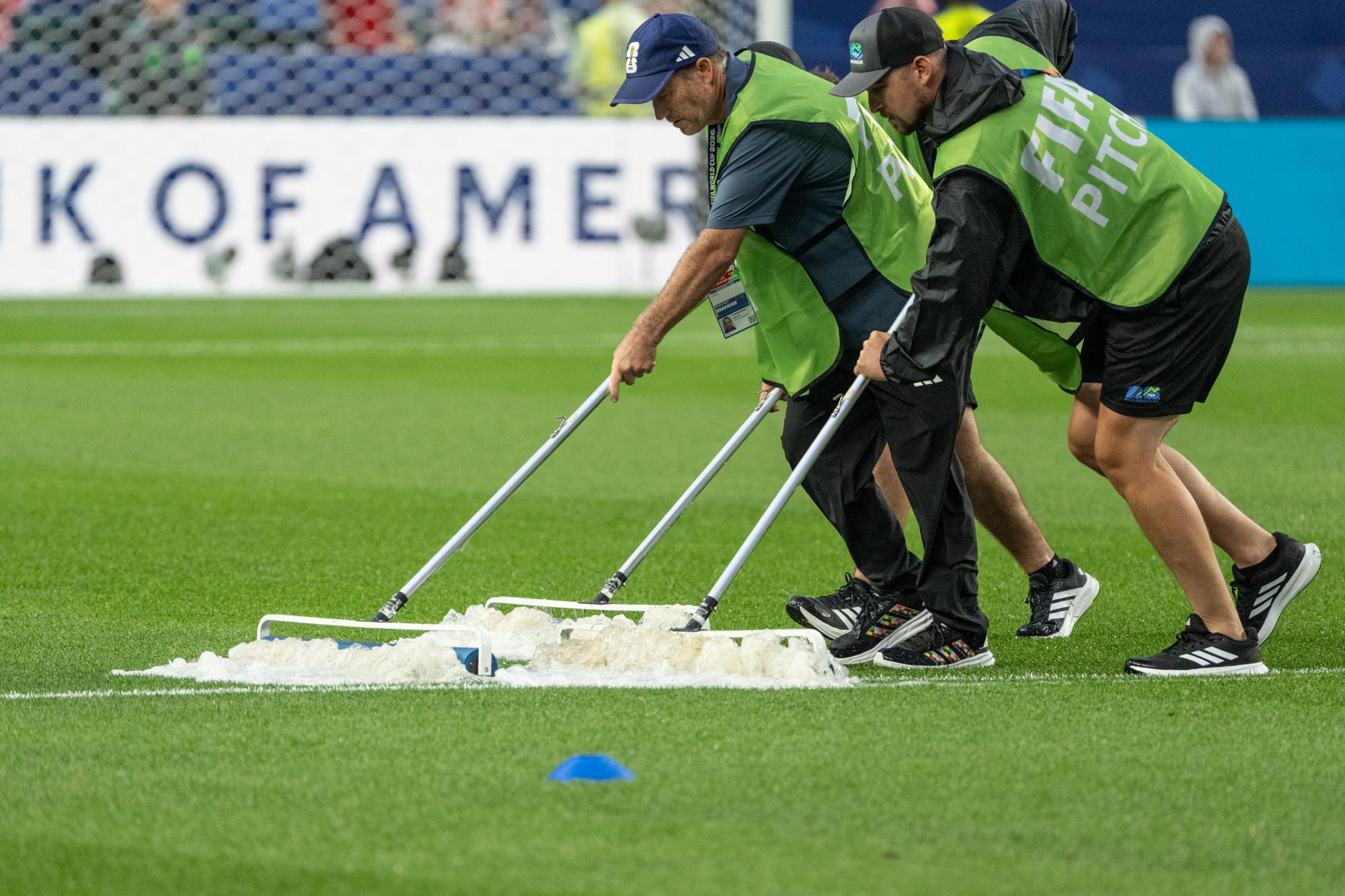 Coupe du monde 2026 - France : Kylian Mbappé s'occupe du jardinage durant le match face à l'Irak
