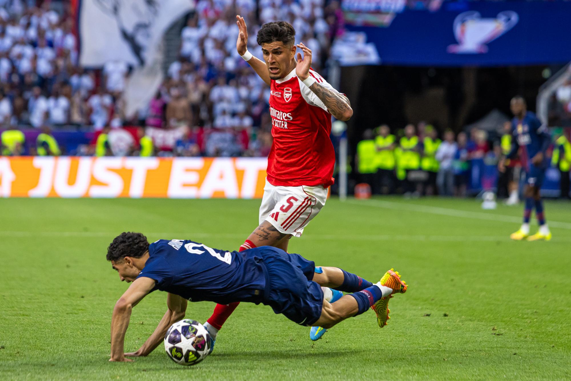 Arsenal lève l'option d'achat pour Piero Hincapié
