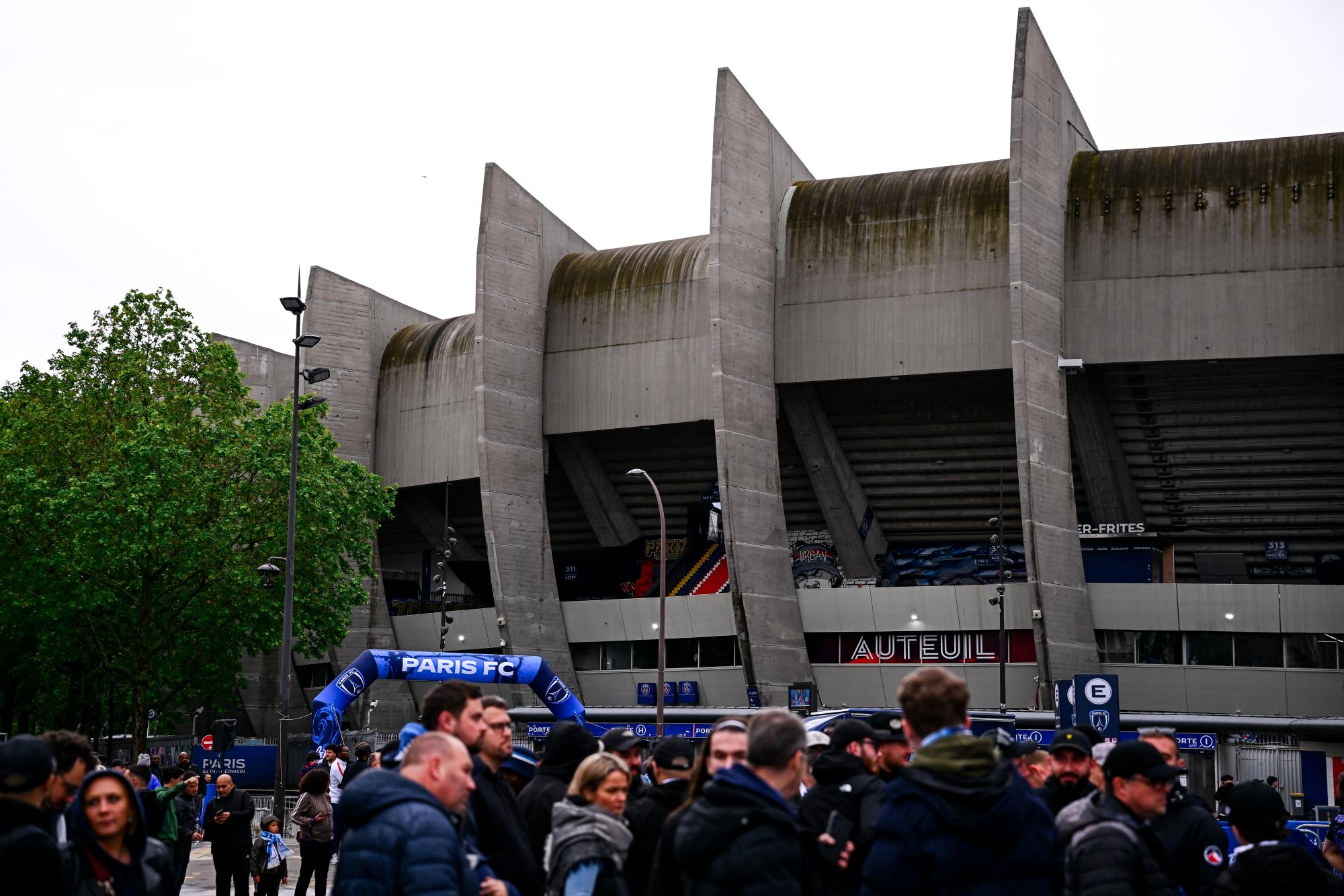 Un Parc des princes entre 60 000 et 70 000 places serait à l'étude