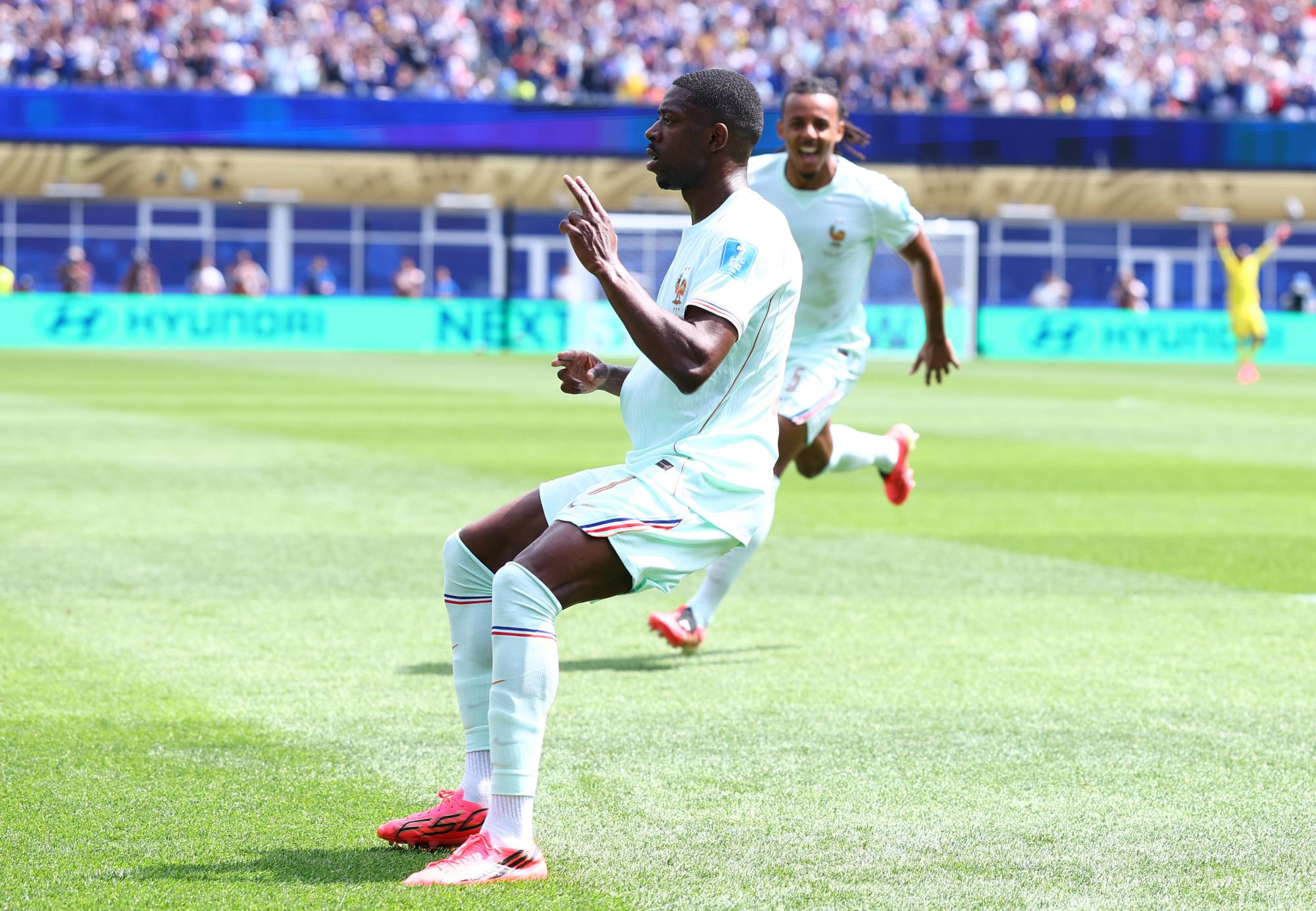 La réaction d'Ousmane Dembélé après son triplé avec la France contre la Norvège
