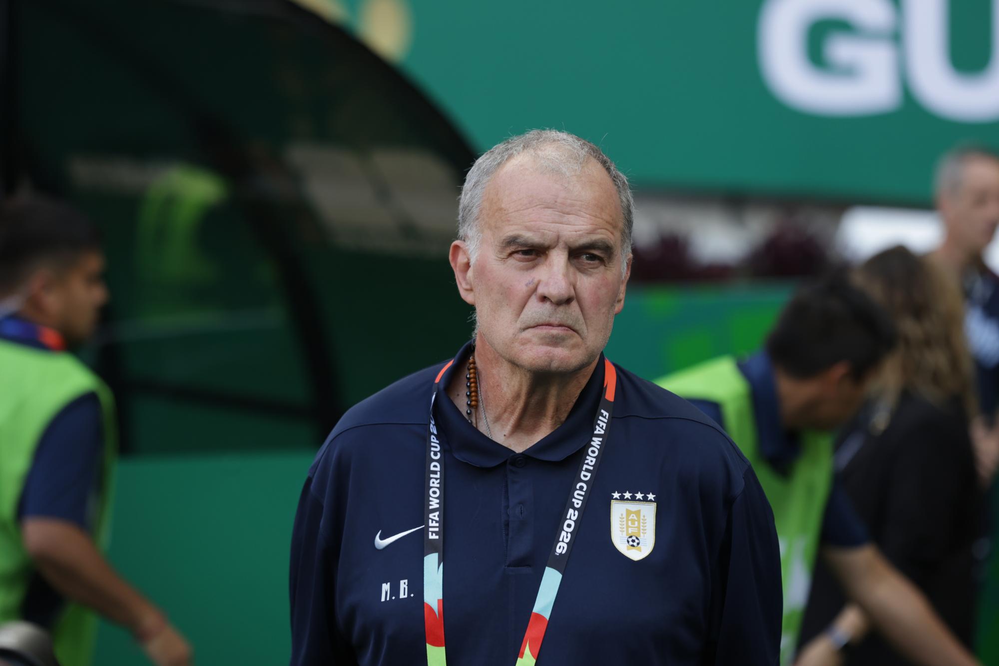 Marcelo Bielsa pète un câble après la défaite de l'Uruguay contre l'Espagne puis fait le bilan en conférence de presse
