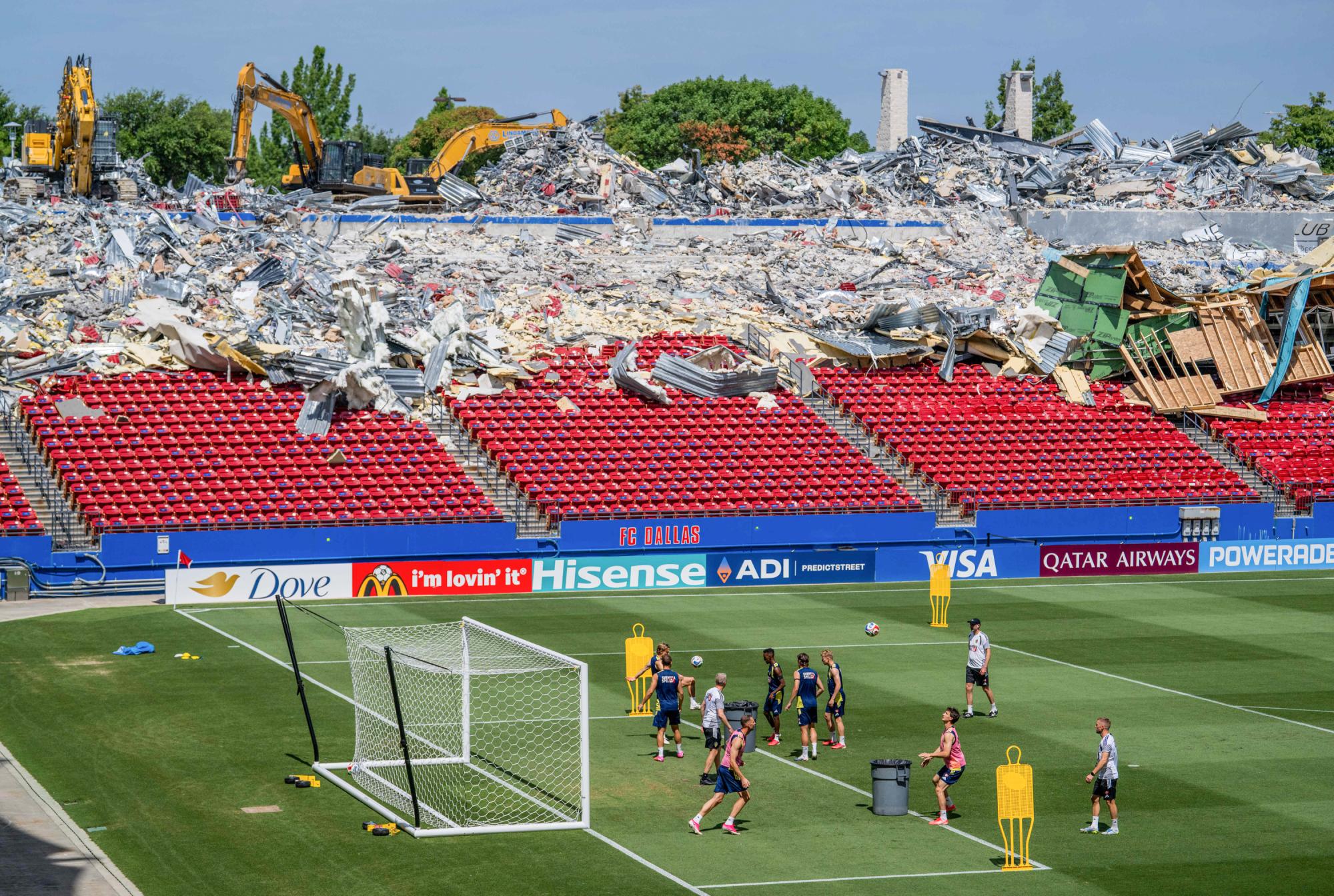 Mondial 2026 : Tribune démolie, pelouse défraîchie, stade en rénovation.. L'étrange centre d'entraînement de la Suède au Toyota Stadium de Dallas