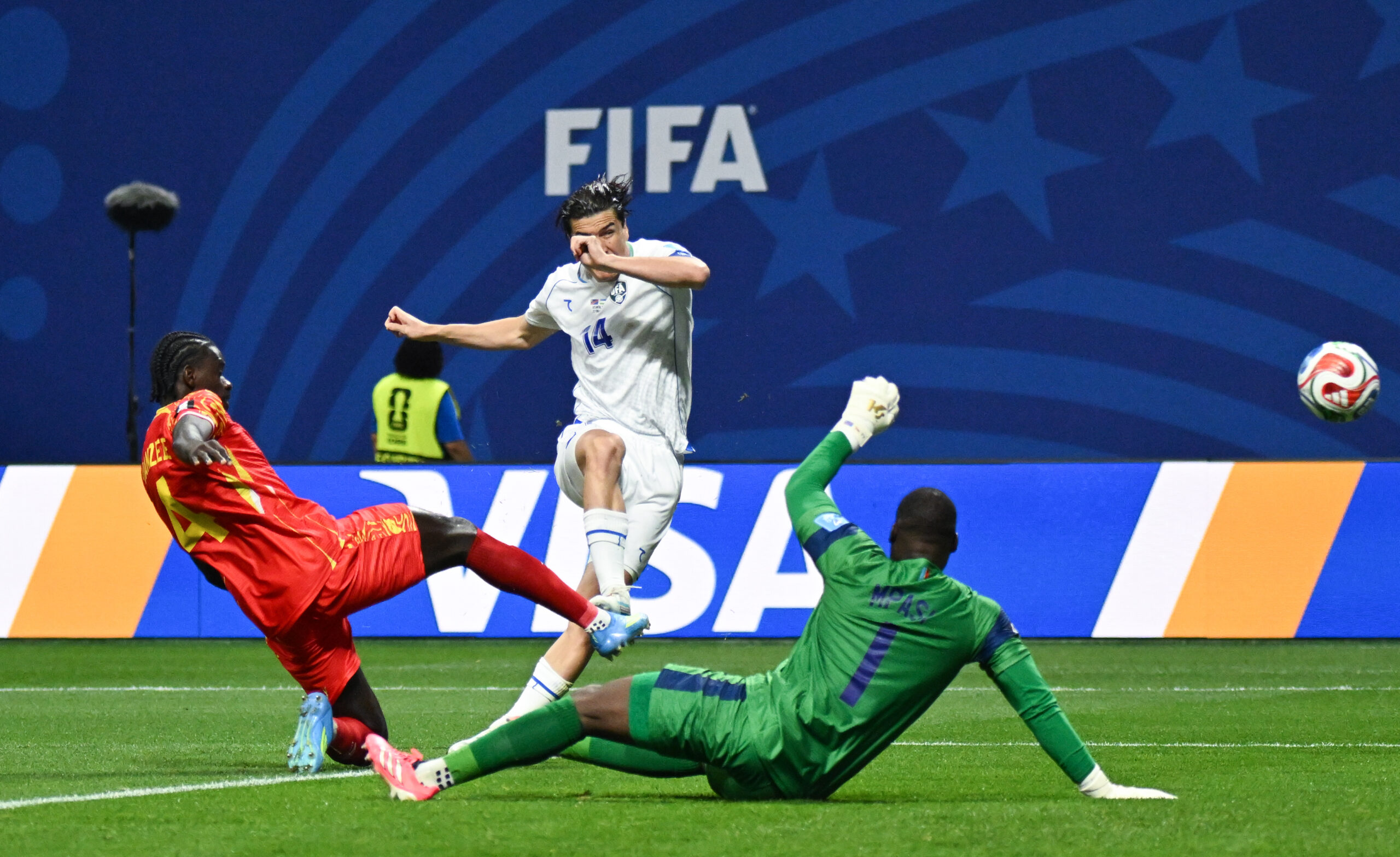 Renversante, la République démocratique du Congo arrache sa qualification pour les seizièmes de finale du Mondial en battant l'Ouzbékistan