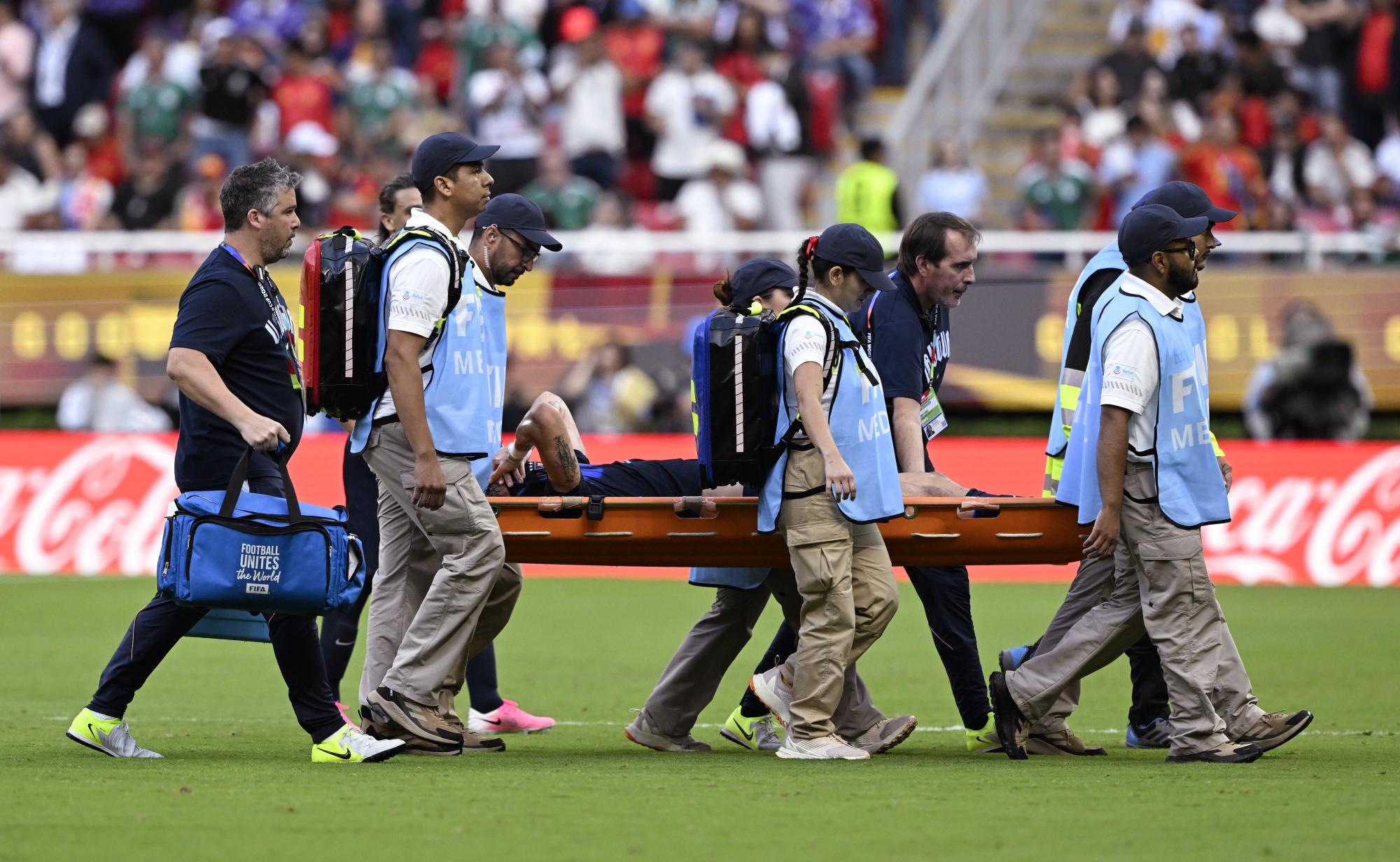 Mondial 2026 : Sorti sur civière contre l'Espagne, Manuel Ugarte souffre d'une rupture des ligaments croisés