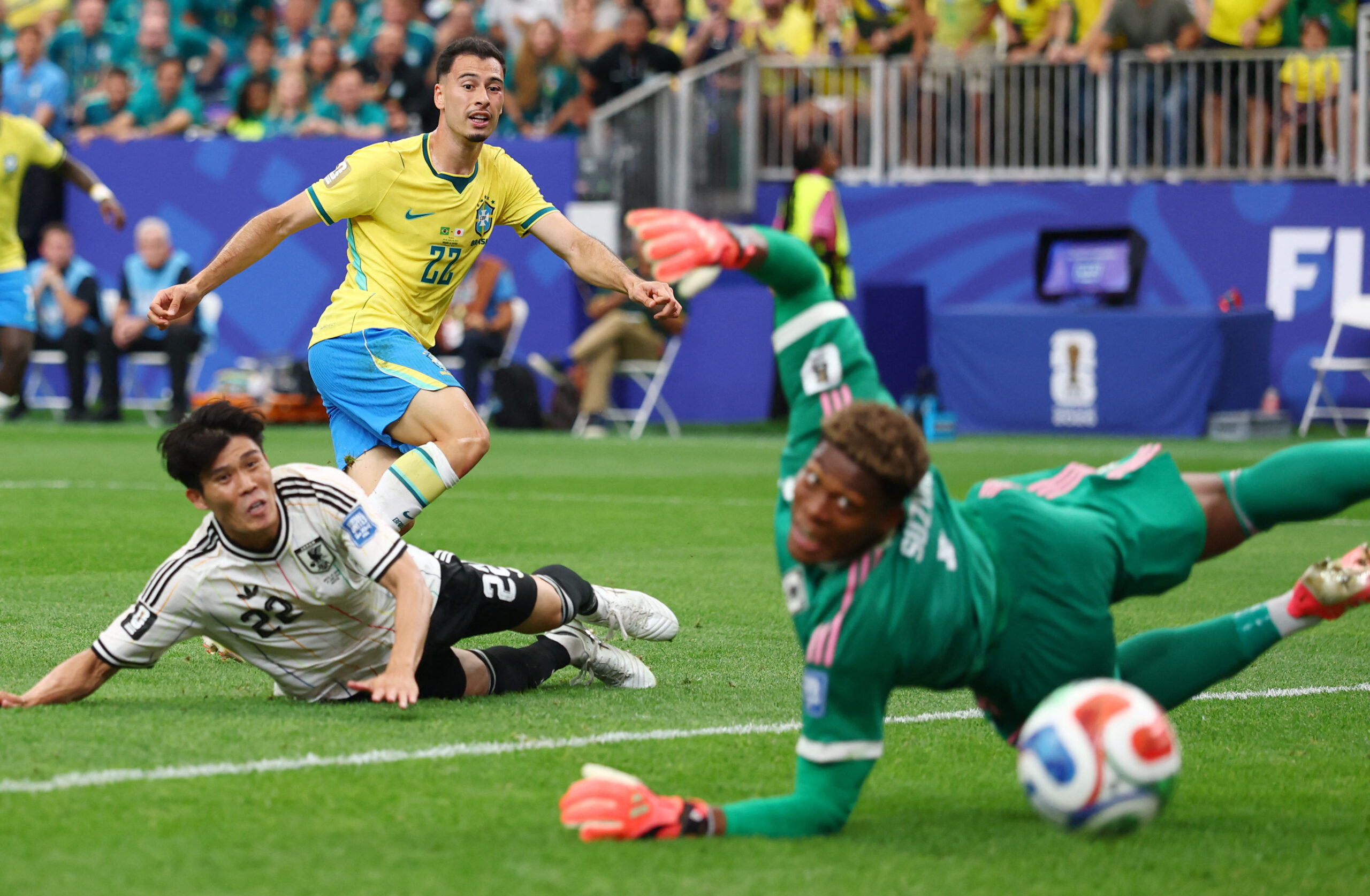 Coupe du monde : le Brésil triomphe du Japon et file en huitièmes de finale