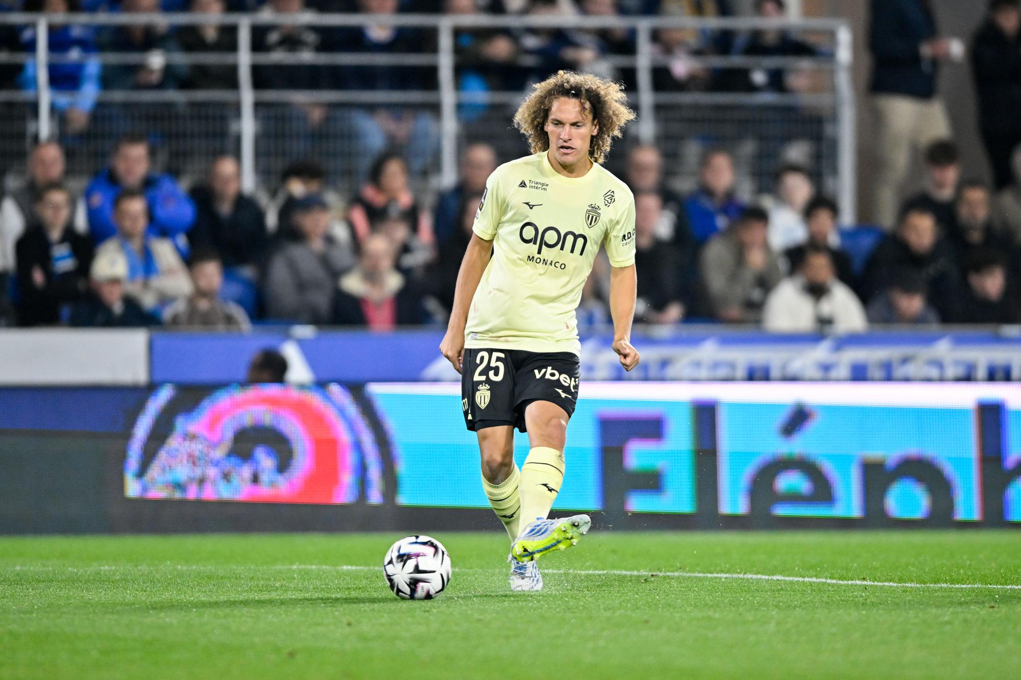Ligue 1 : l'AS Monaco annonce les départs de Wout Faes et Simon Adingra