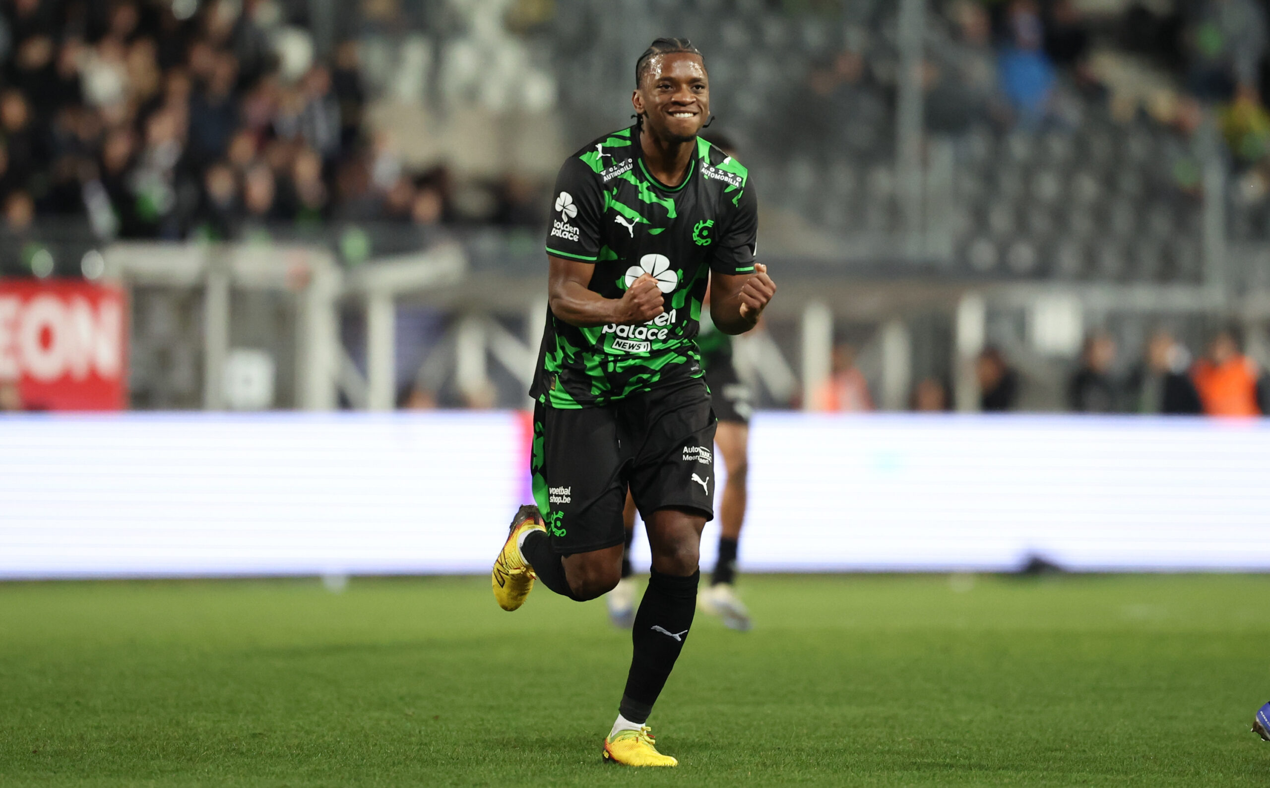 Mercato : Un latéral gauche avec un nom peu commun signe à Monaco pour remplacer Caio Henrique