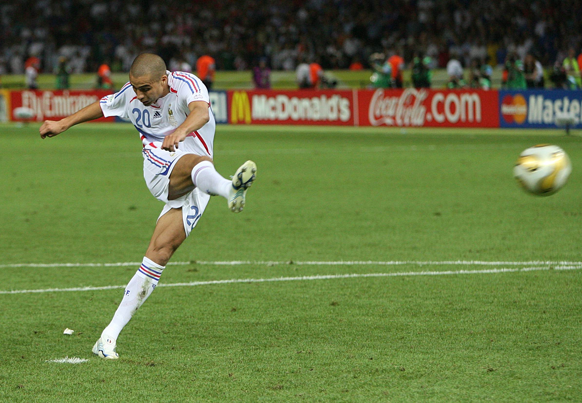 Top 10 : les poteaux de légende en Coupe du monde, comme Michael Olise contre la Suède