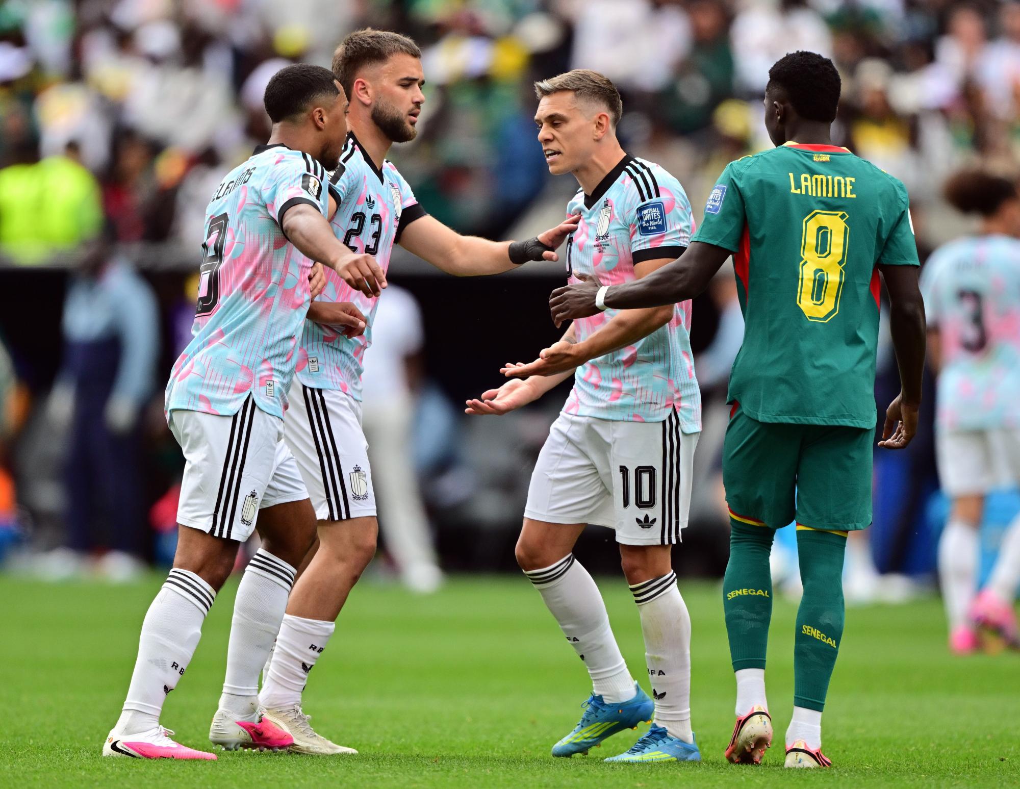 Quand Tielemans et Trossard se fritent avant de sauver la Belgique