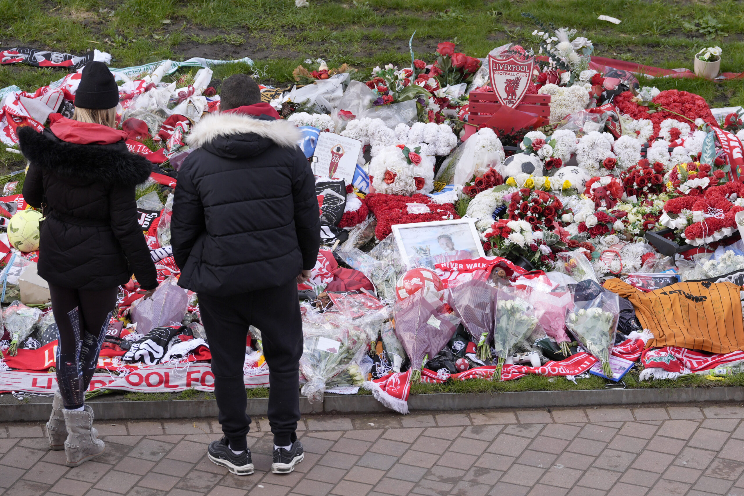 Angleterre : un an après sa mort, Liverpool inaugure un mémorial en hommage à Diogo Jota