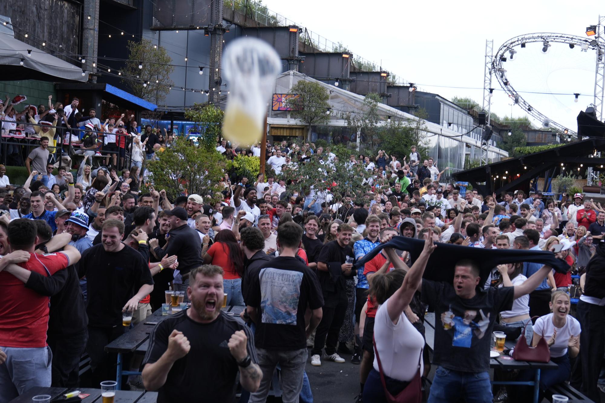 Recherché par Interpol, un supporter anglais parti à la Coupe du monde a été retrouvé dans un pub à Barcelone