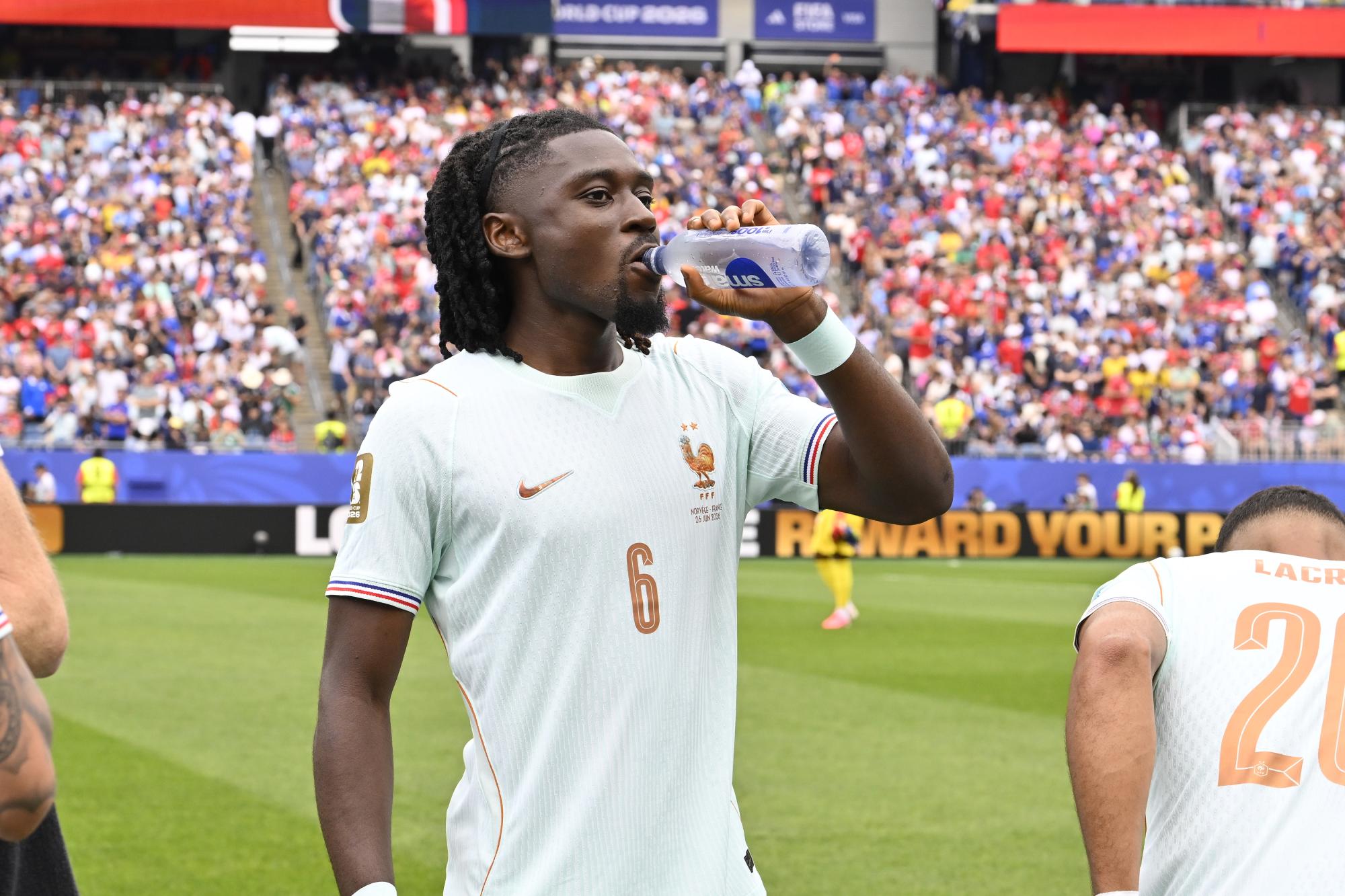 Mondial 2026 : L'équipe de France avec Manu Koné au milieu et Bradley Barcola devant pour défier le Paraguay