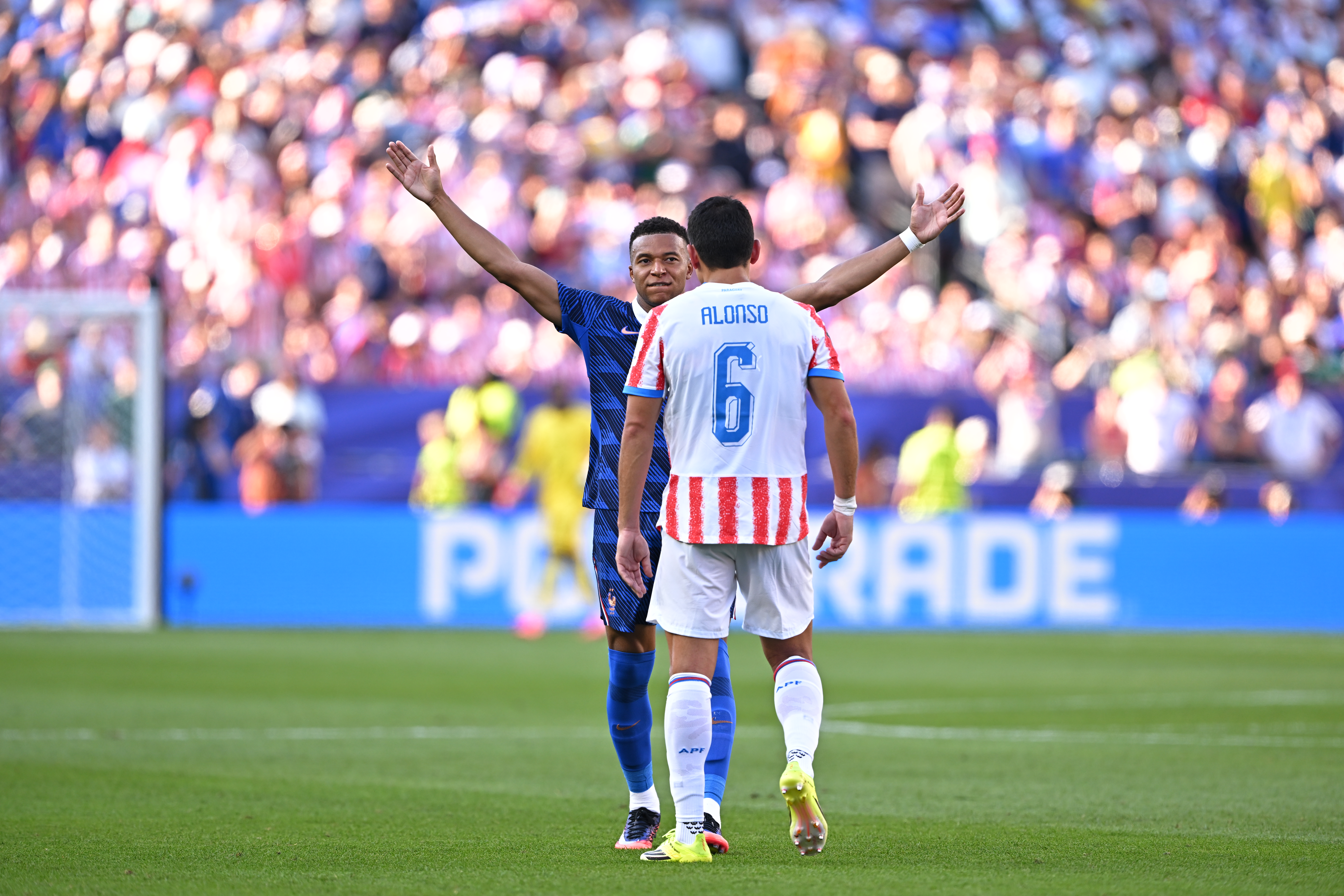 Mondial 2026 - L'équipe de France s'extirpe du piège du Paraguay et se hisse en quarts de finale
