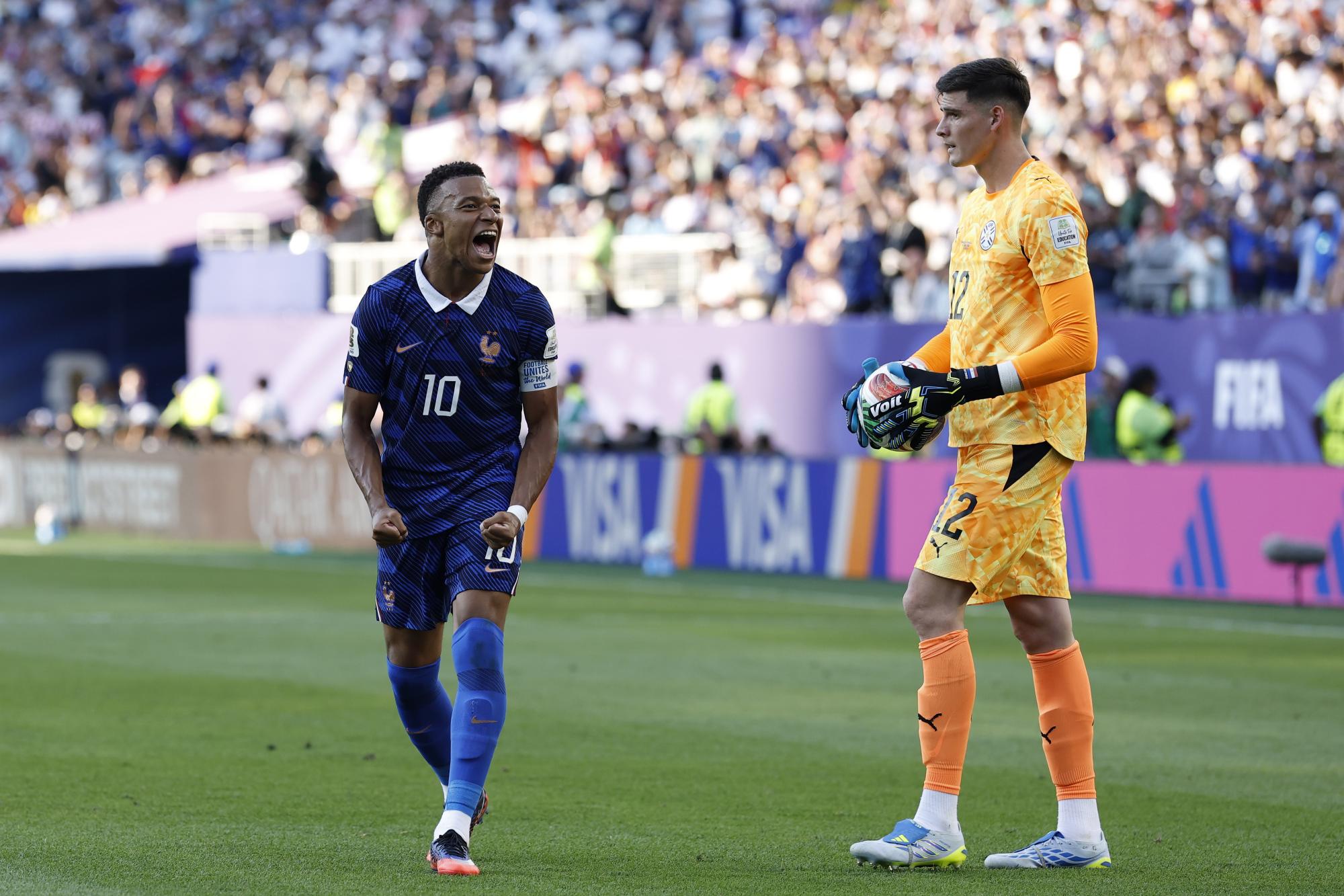 Mondial 2026 : Le Paraguay sort de la Coupe du monde la tête haute selon le gardien de l'Albirroja, Orlando Gill qui s'est également montré énervé contre Kylian Mbappé qui ne l'a pas salué en fin de match
