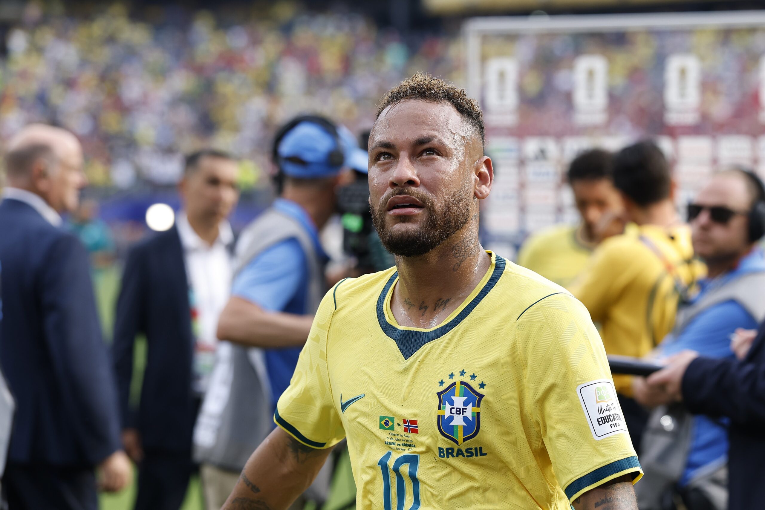 Après la défaite et l'élimination du Brésil contre la Norvège en seizièmes de finale de la Coupe du monde, Neymar annonce sa retraite internationale
