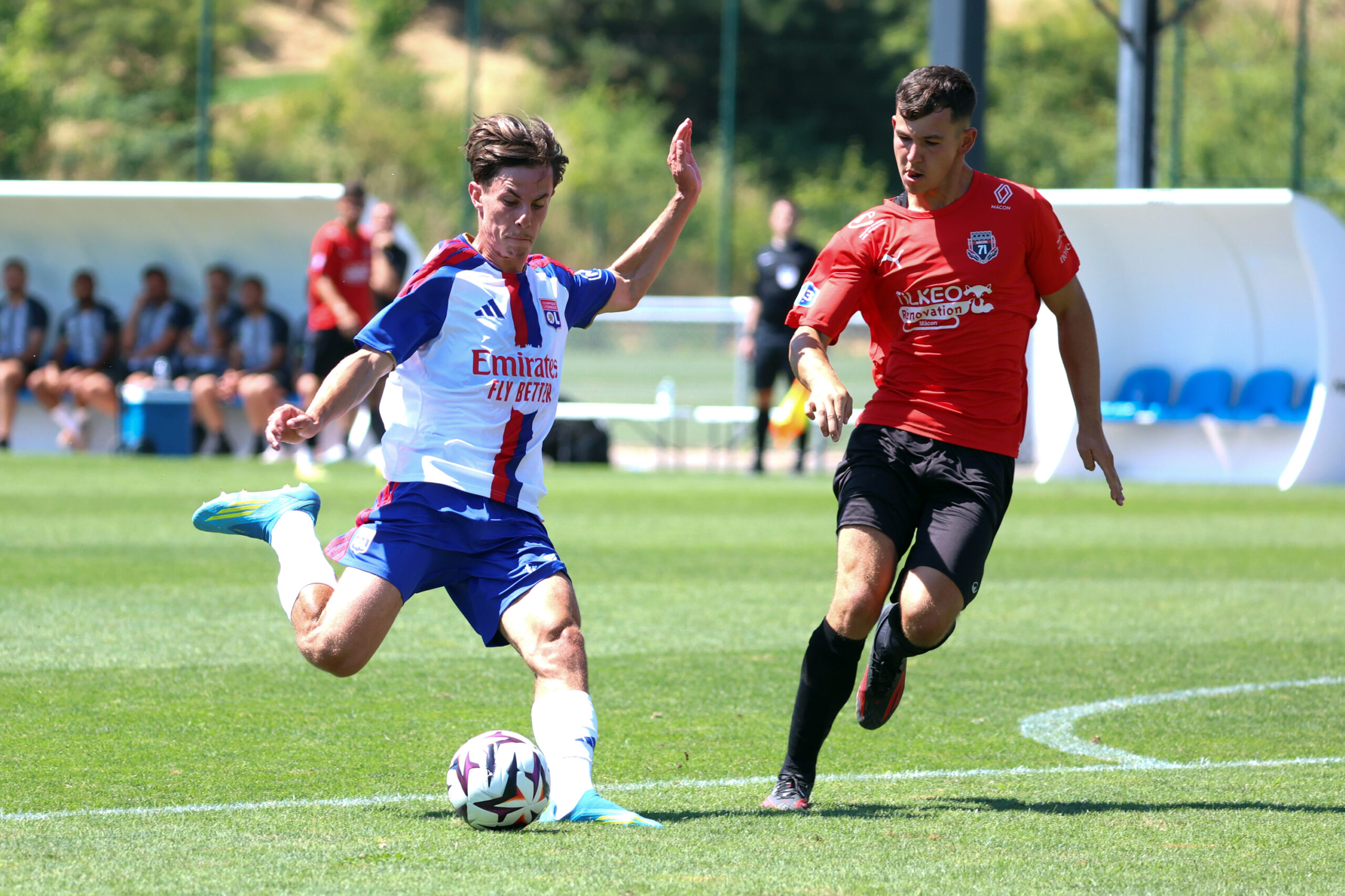 Porté par Rémi Himbert, l'Olympique lyonnais signe son retour par une large victoire
