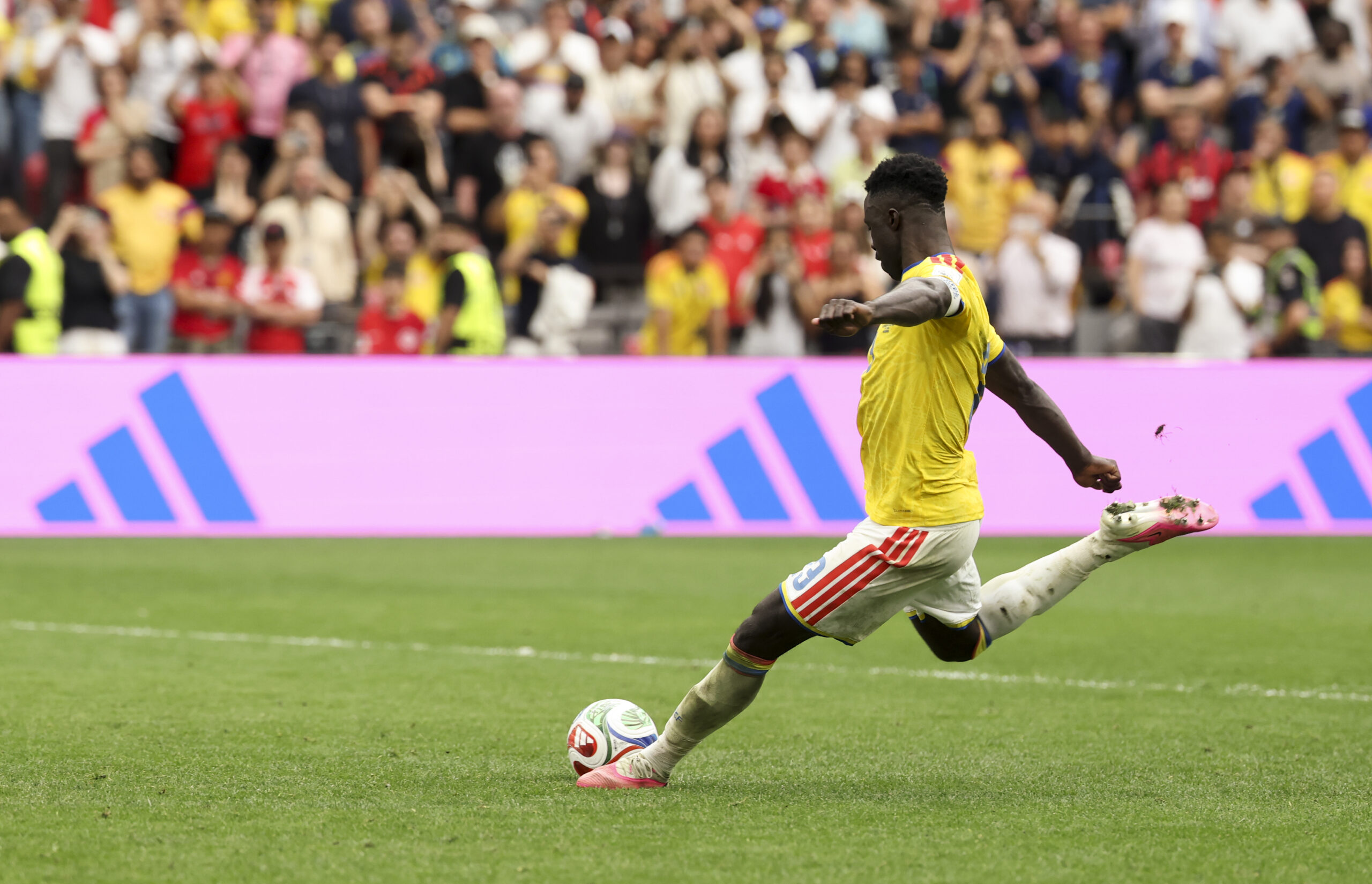 Ce pas d'arrêt avant de tirer un penalty, il sert vraiment à quelque chose ?