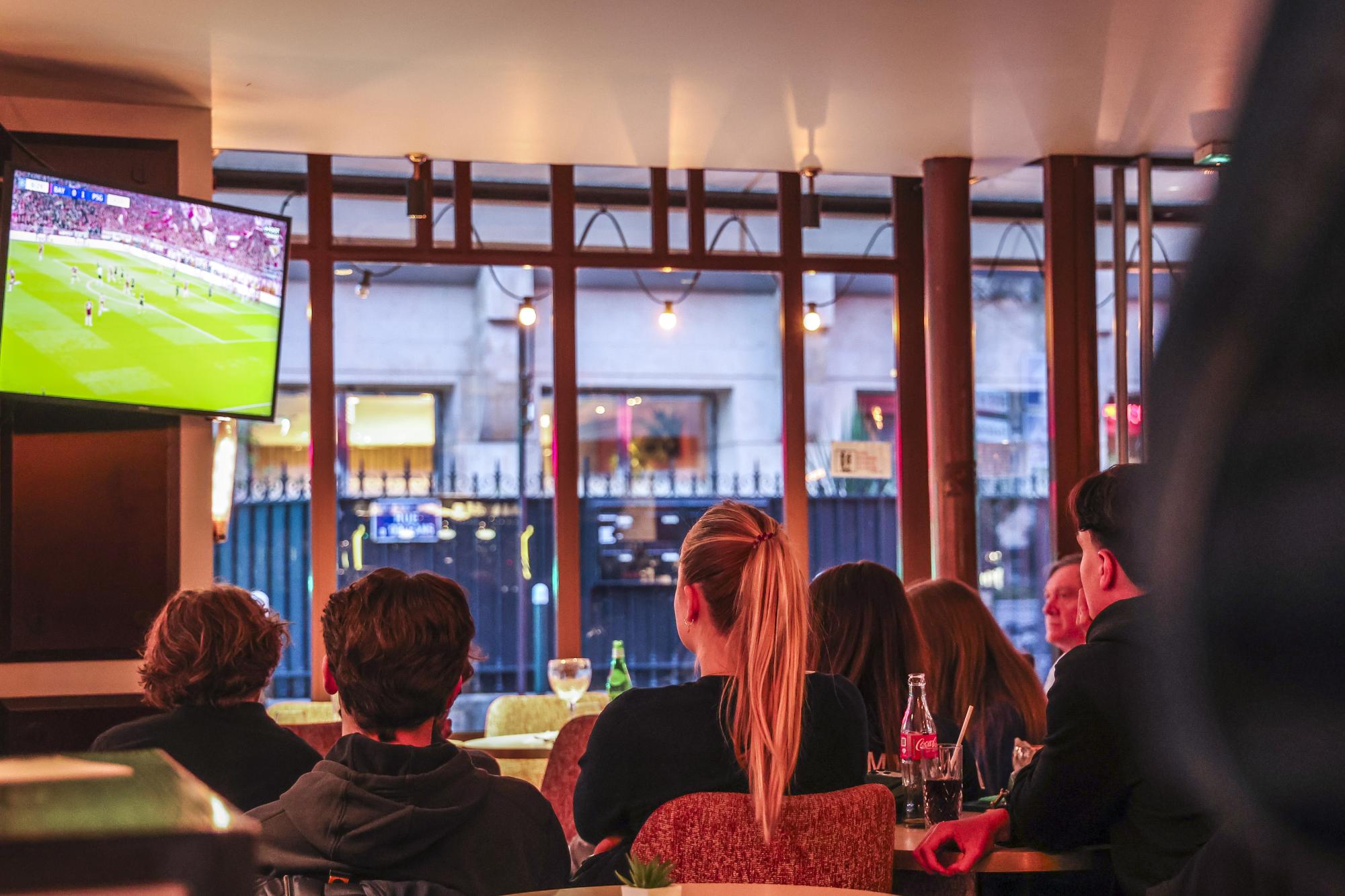 Coupe du monde 2026 : Les terrasses pourront rester ouvertes plus longtemps à Paris jusqu'à la finale