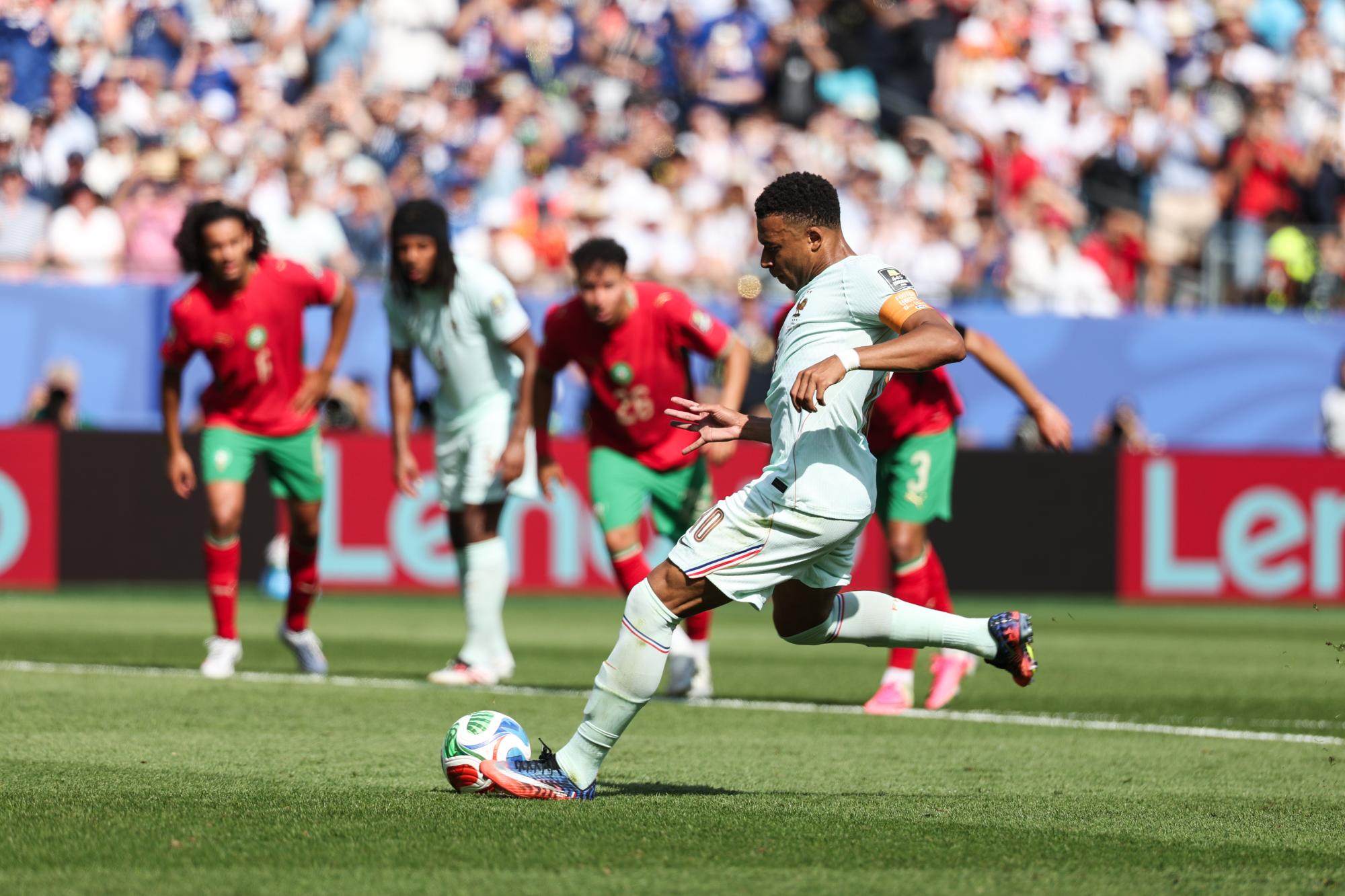 Kylian Mbappé rate un penalty face au Maroc, le premier depuis la Suisse en Bleu