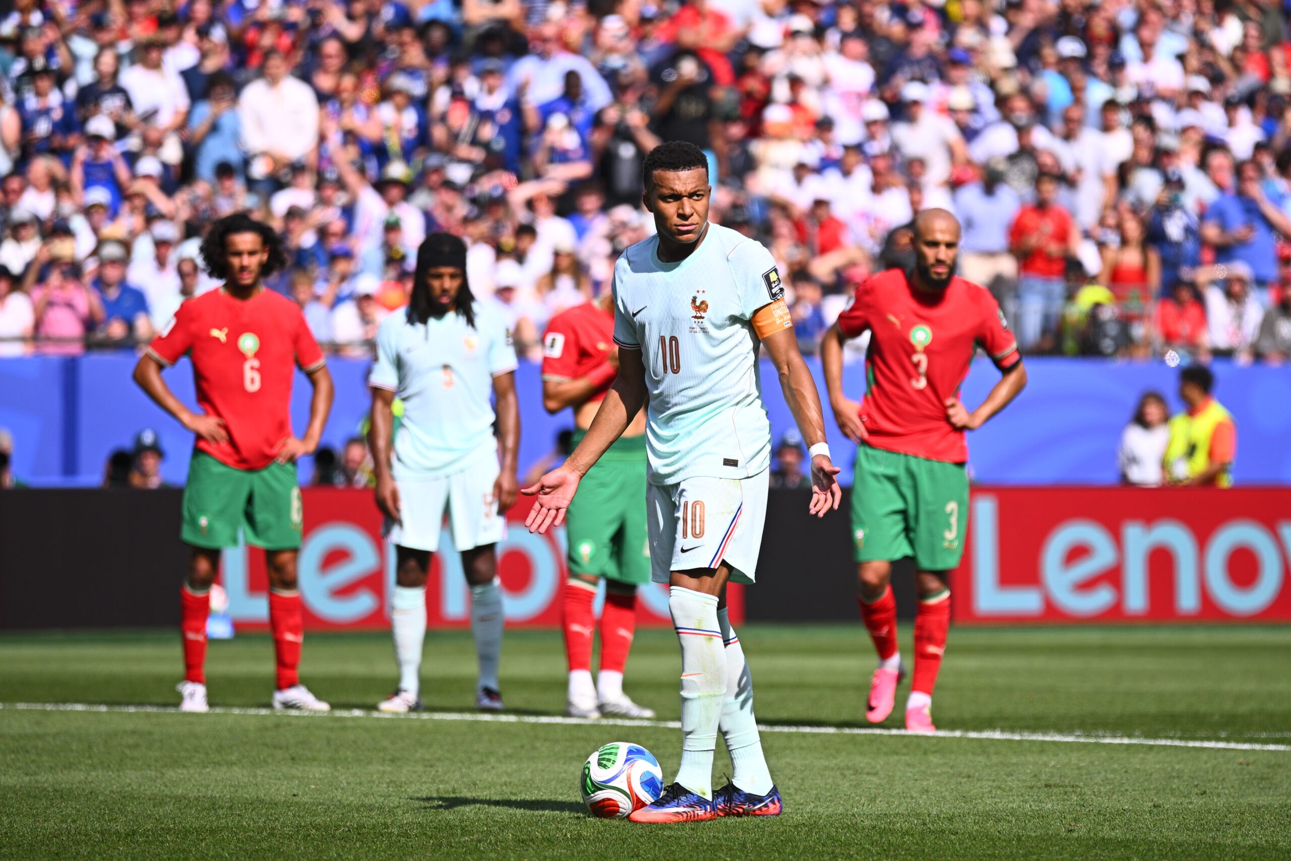 Kylian Mbappé explique son penalty raté lors de la première mi-temps du quart de finale de la Coupe du monde entre la France et le Maroc