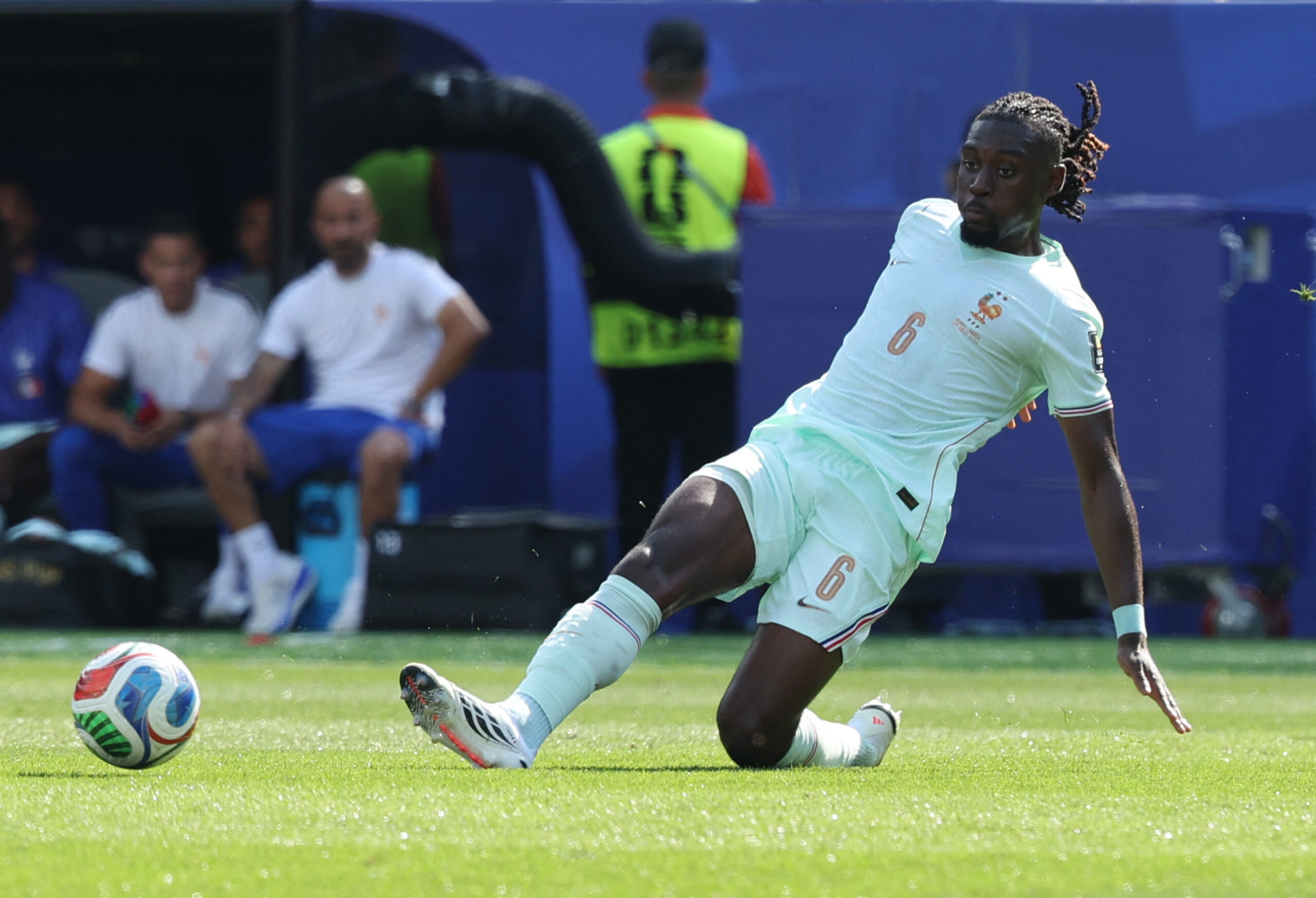 Coupe du monde 2026 : le milieu de terrain de la Roma Manu Koné est-il rassurant avec l'équipe de France ?