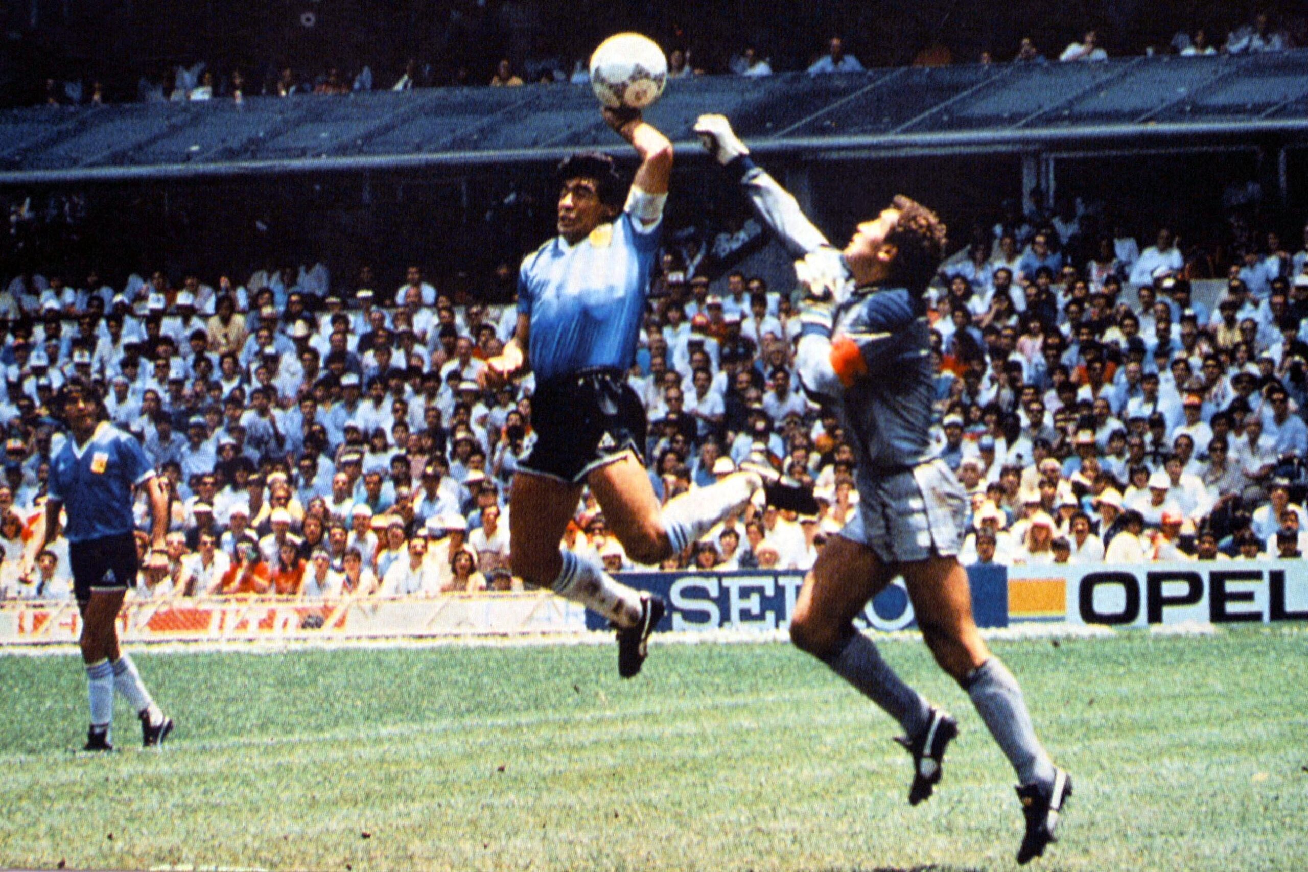 Le ballon qui a vu la « main de Dieu » et le « but du siècle » sera bientôt mis aux enchères