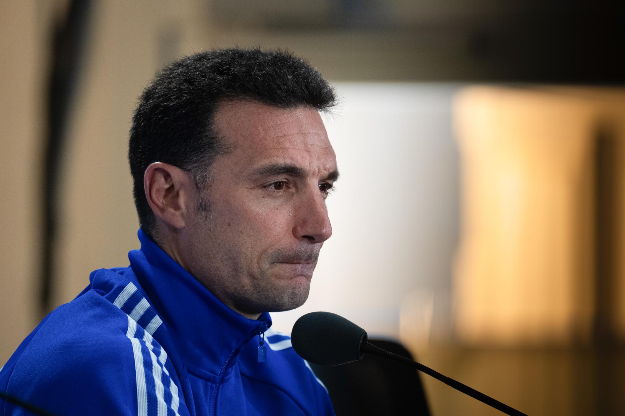 Mondial 2026 : Lionel Scaloni, le sélectionneur de l'Argentine, reconnaît que la Suisse a donné du «/fil à retordre/» à son équipe