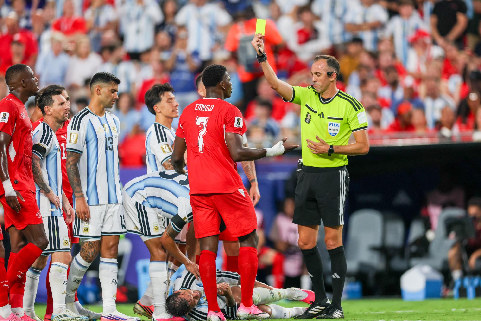Mondial 2026 : Les raisons de l'expulsion de Breel Embolo face à l'Argentine, que dit la règle