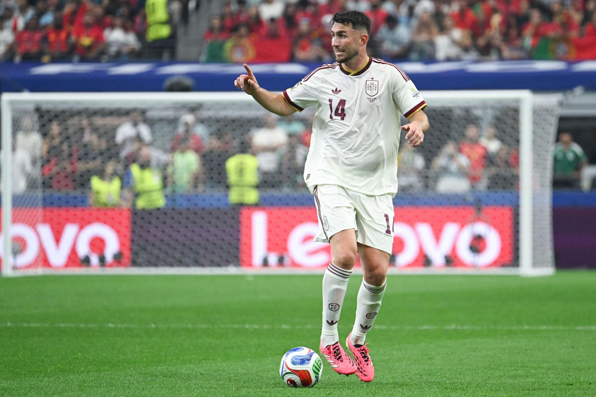 France-Espagne : Impressionnant depuis le début de la Coupe du monde, Aymeric Laporte s'apprête à retrouver les Bleus en toute sérénité